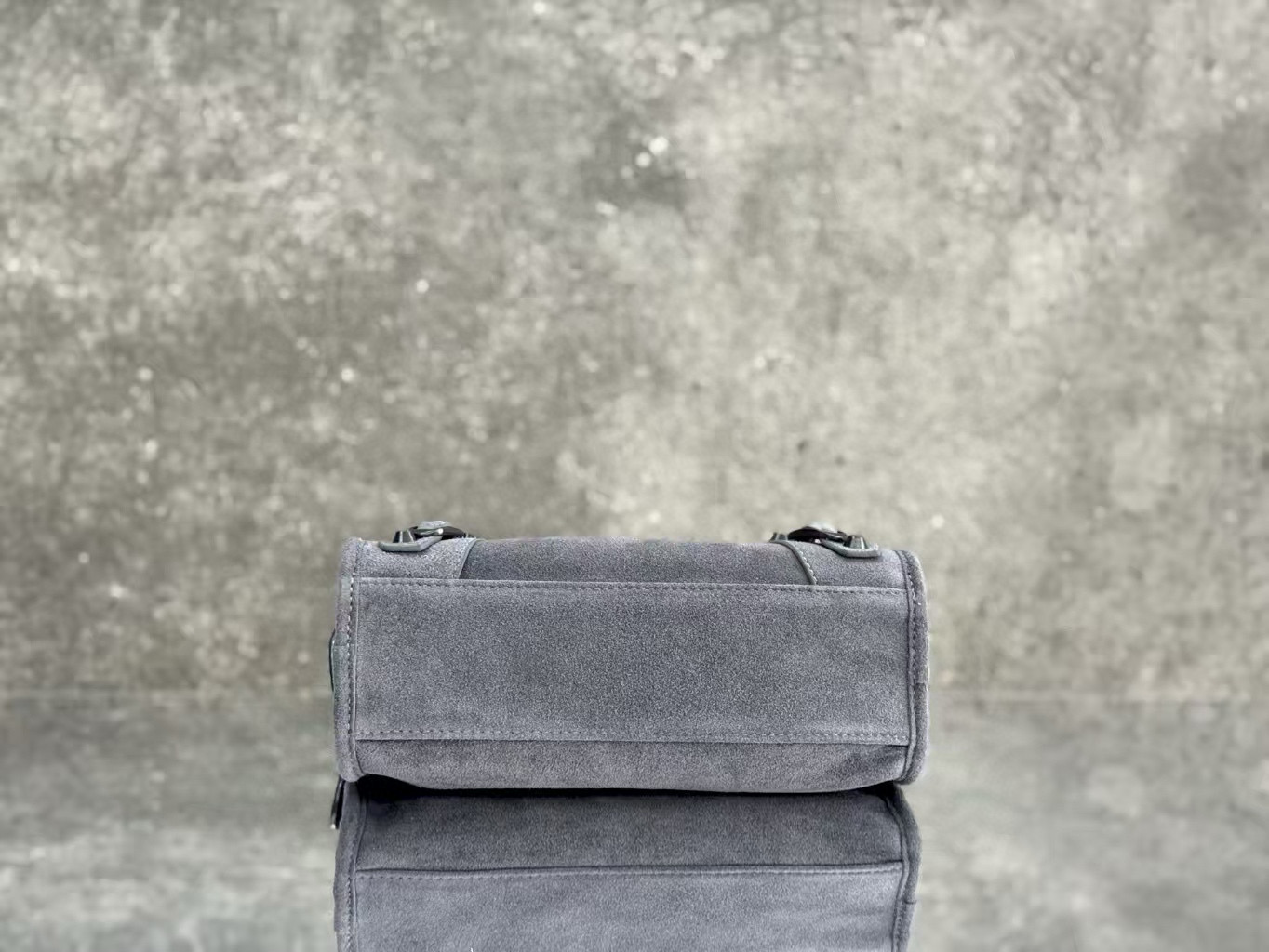 Balenciaga 발렌시아가 클래식 모터 시티백 스웨이드 그레이 3