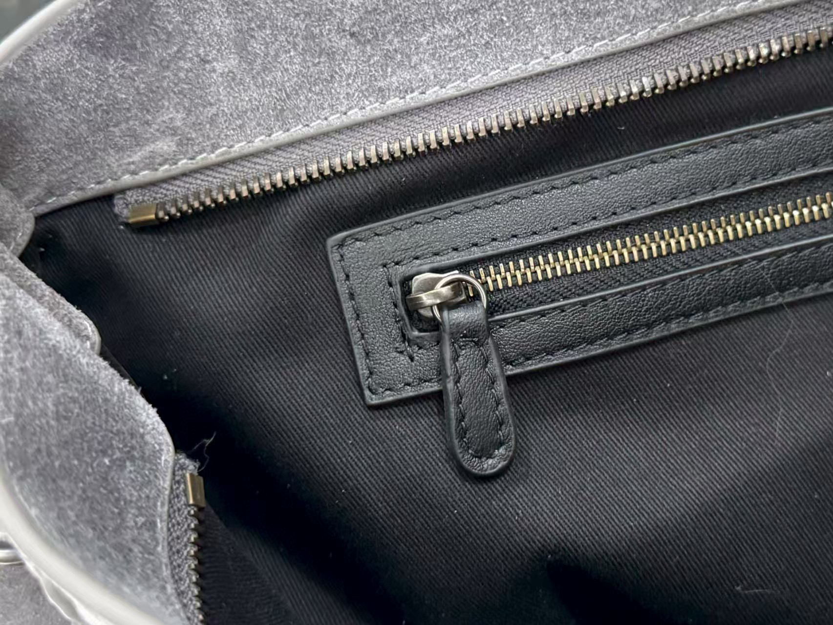 Balenciaga 발렌시아가 클래식 모터 시티백 스웨이드 그레이 11