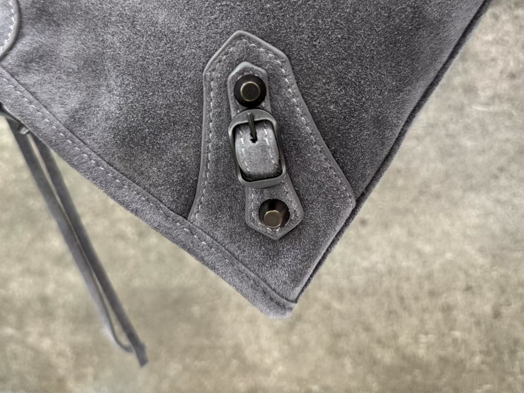 Balenciaga 발렌시아가 클래식 그레이 스웨이드 모터 시티 토트백 4