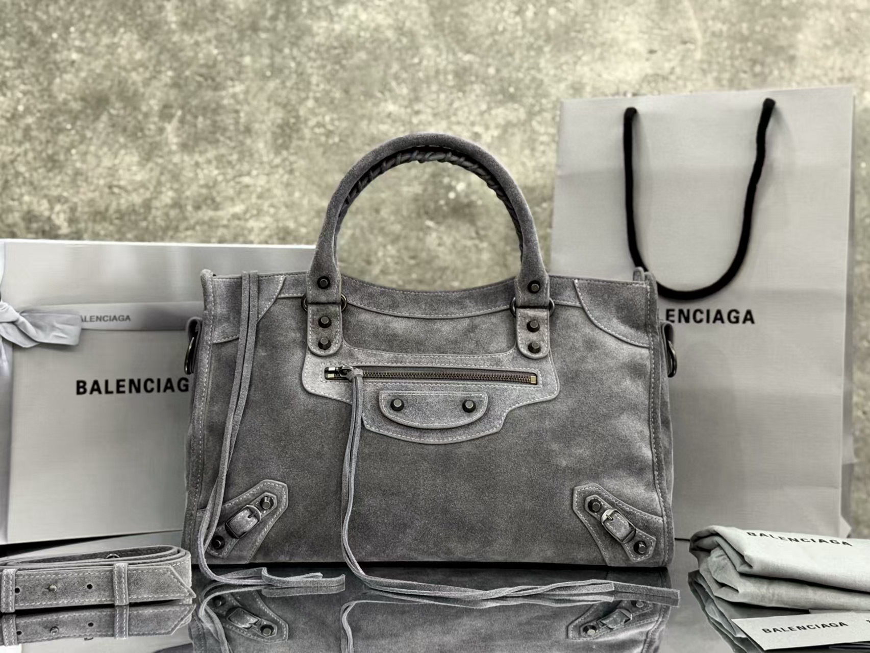 Balenciaga 발렌시아가 빈티지 그레이 스웨이드 모터시티 빅 토트백 1
