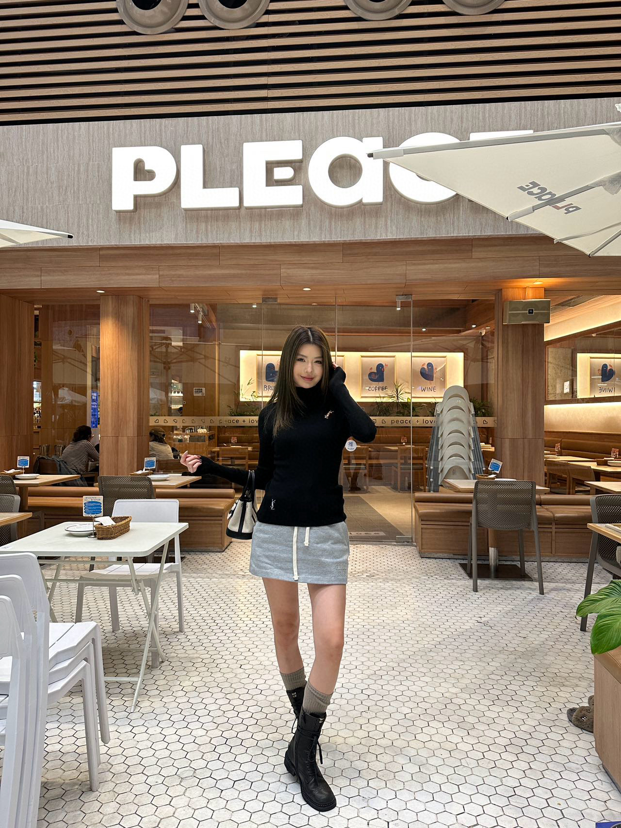 Saint Laurent 여성 하이넥 로고 니트 풀오버 1