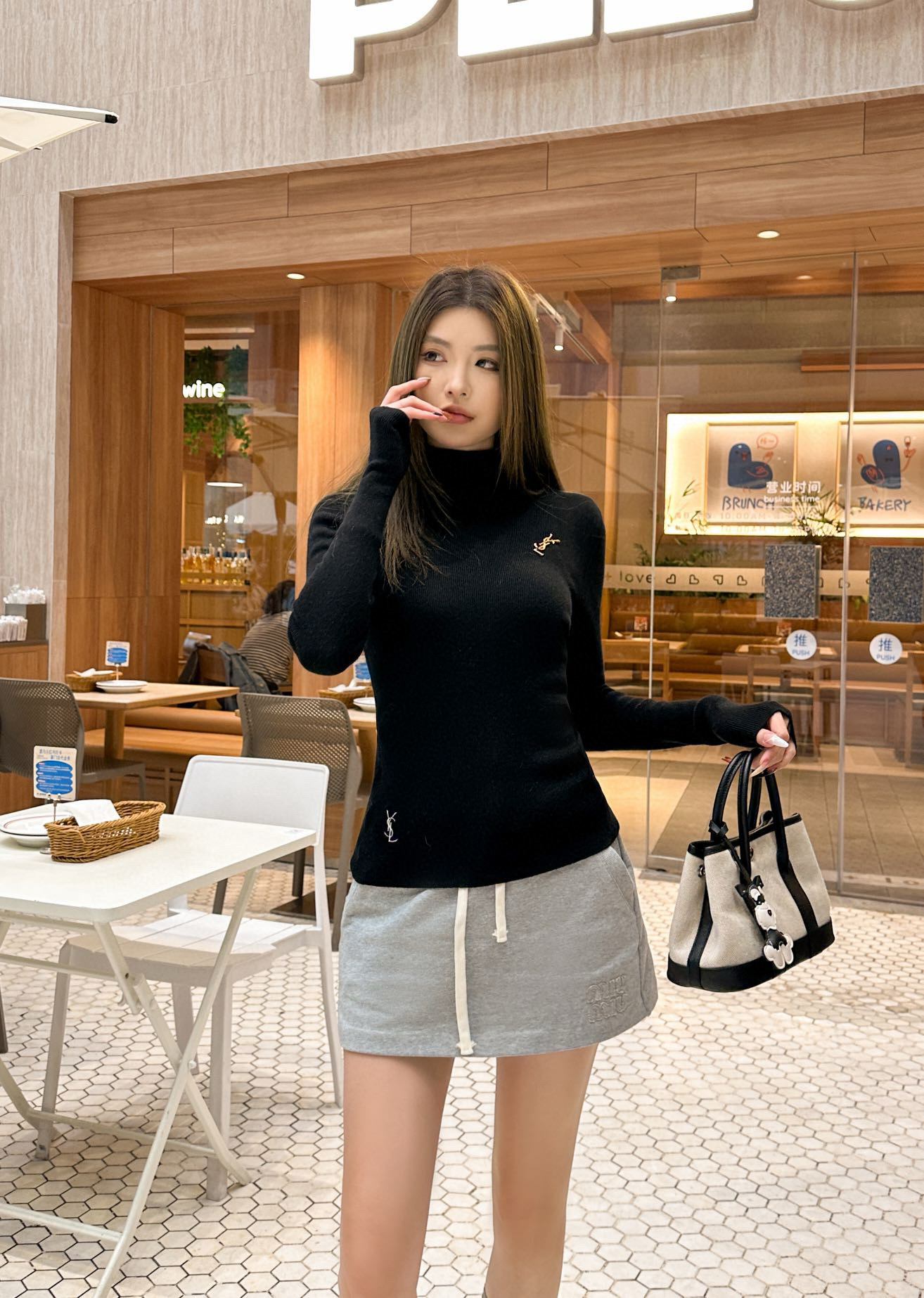 Saint Laurent 여성 하이넥 로고 니트 풀오버 2