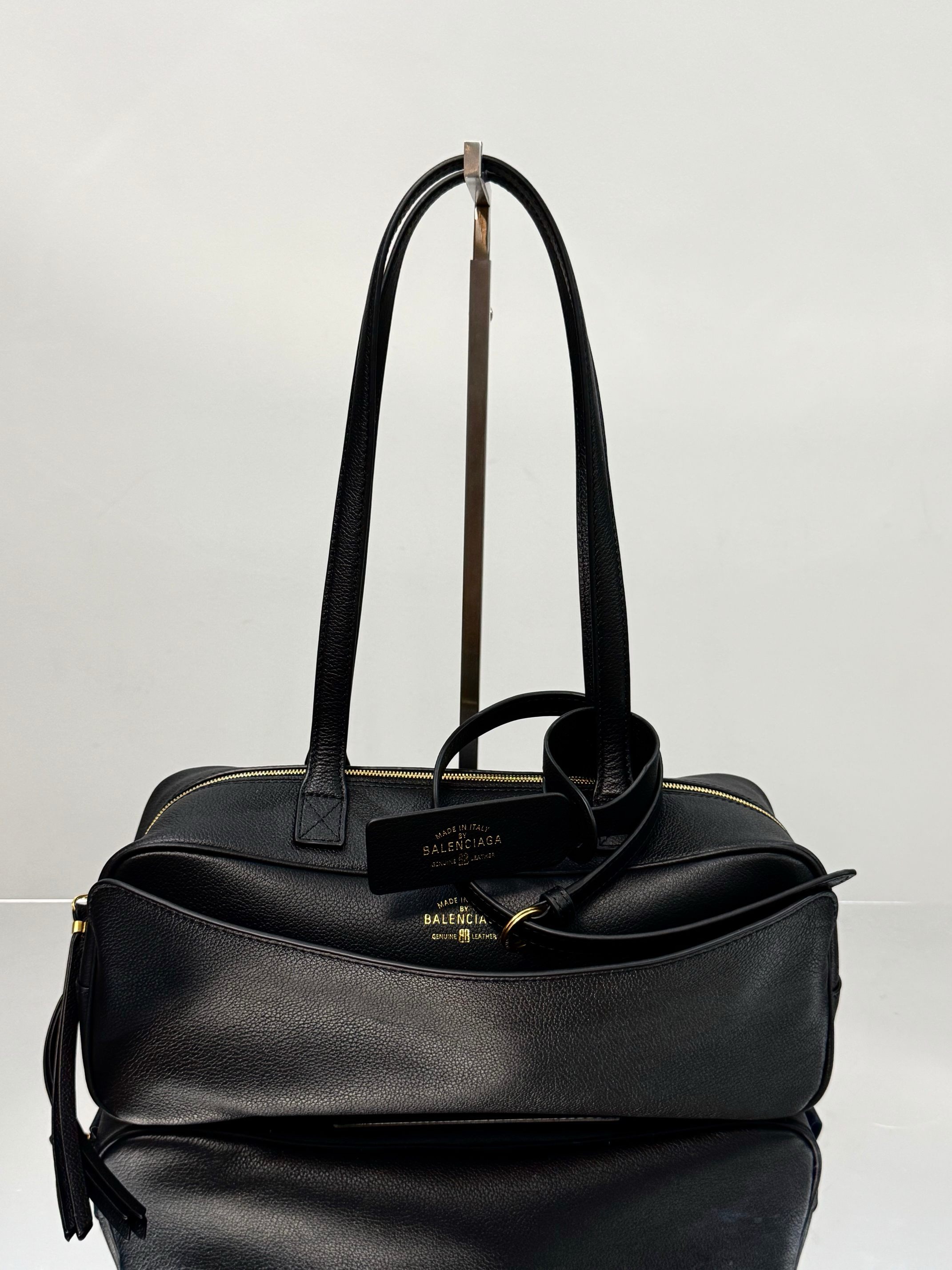 Balenciaga Carrie Bowling Small Bag 발렌시아가 캐리 볼링 스몰백 블랙 골드하드웨어 (8329201180) 33cm 1