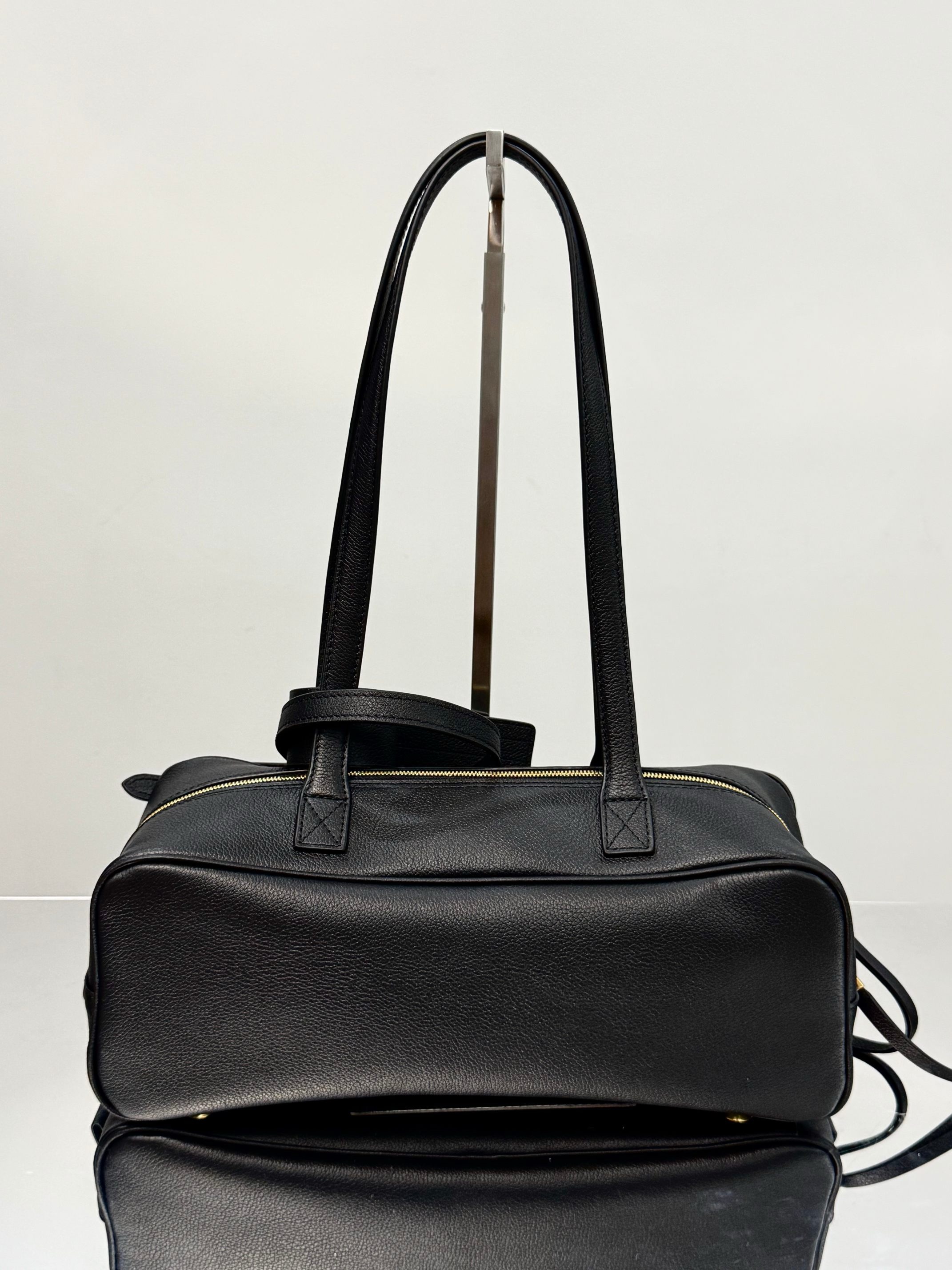 Balenciaga Carrie Bowling Small Bag 발렌시아가 캐리 볼링 스몰백 블랙 골드하드웨어 (8329201180) 33cm 2