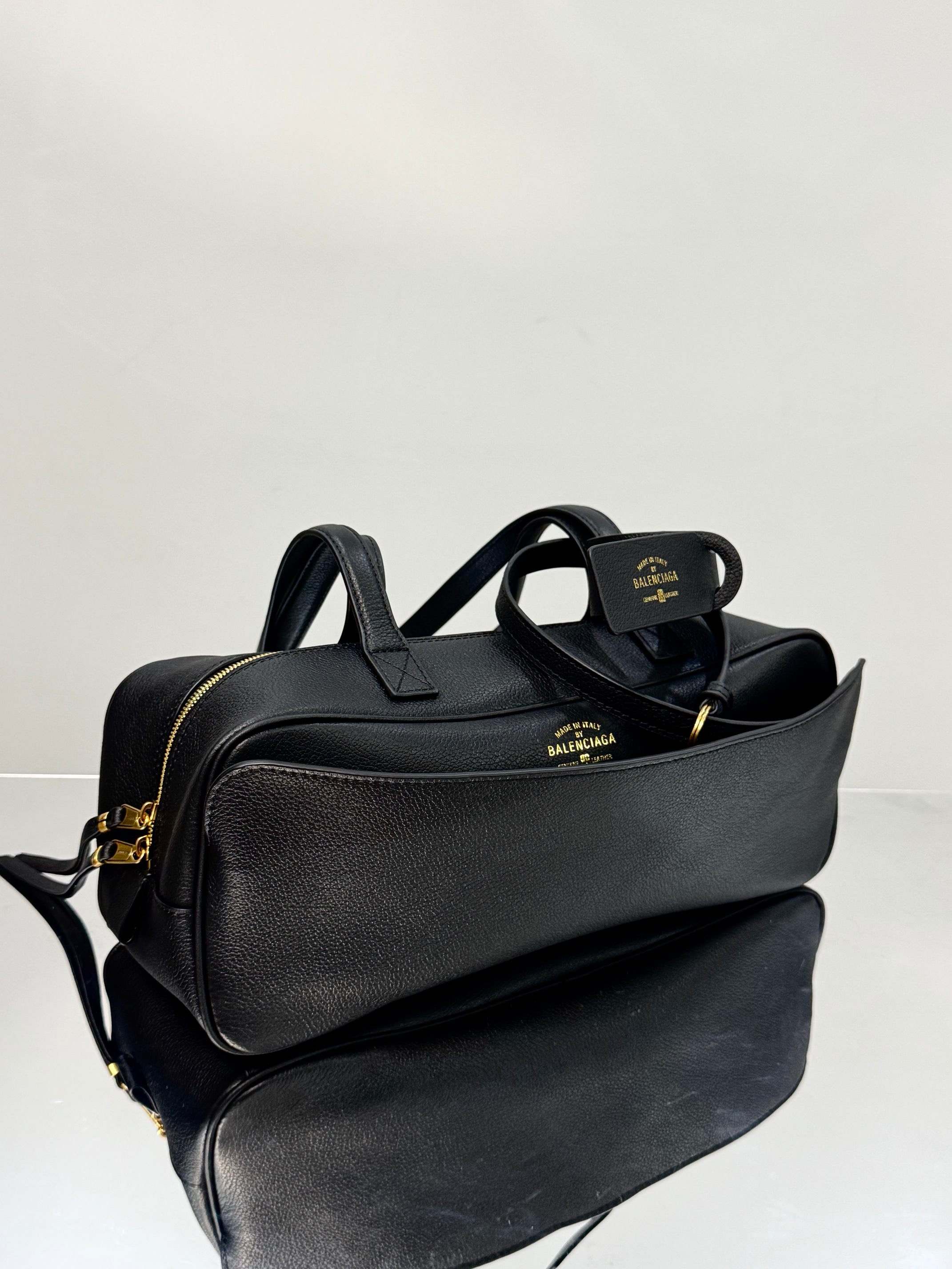 Balenciaga Carrie Bowling Small Bag 발렌시아가 캐리 볼링 스몰백 블랙 골드하드웨어 (8329201180) 33cm 4