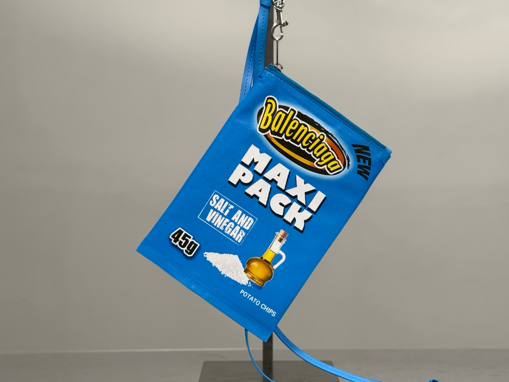 Balenciaga 발렌시아가 칩 패키지 블루 맥시팩 폰 파우치 1