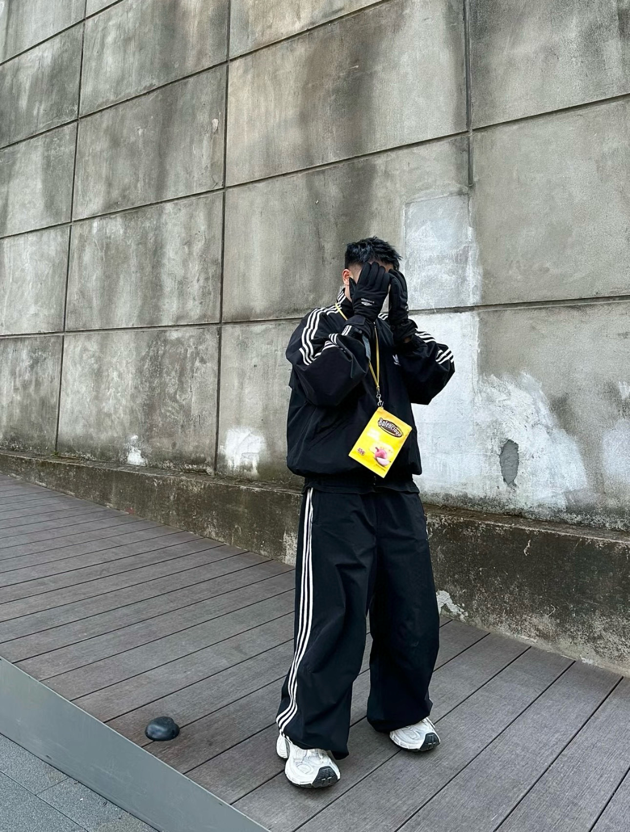 Balenciaga 발렌시아가 치즈 앤 어니언 포테이토칩 핸드폰 크로스백 1