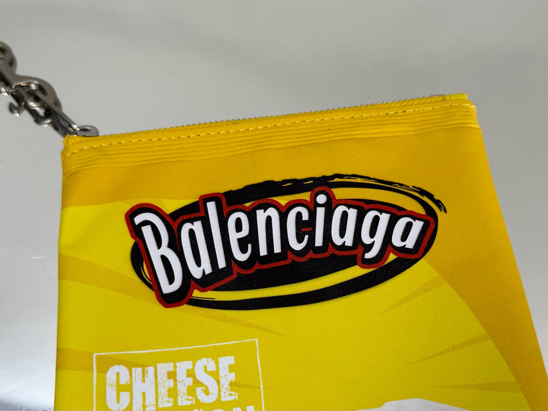 Balenciaga 발렌시아가 치즈 앤 어니언 포테이토칩 핸드폰 크로스백 9