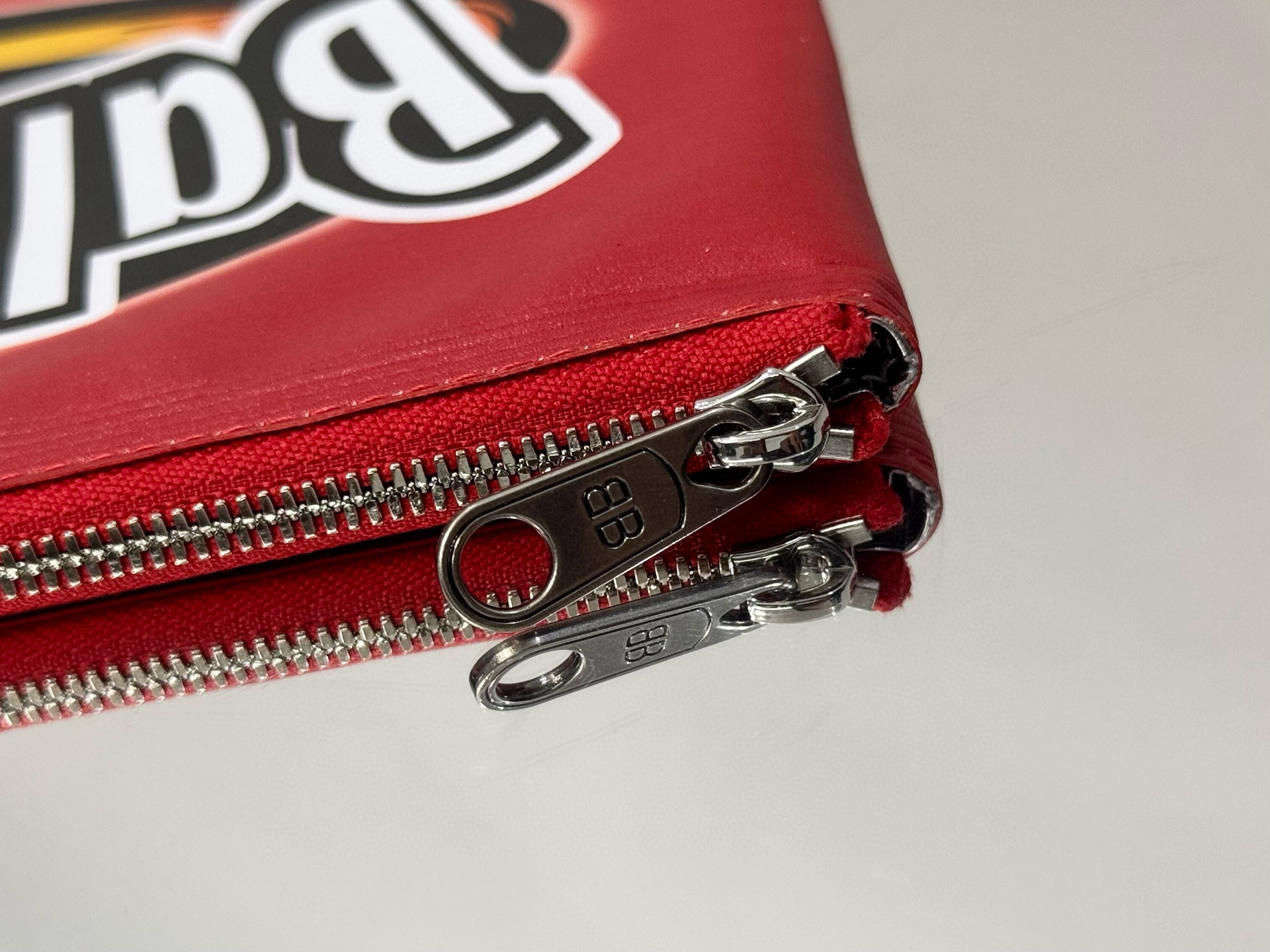 BALENCIAGA 발렌시아가 맥시 팩 칩스 백 24