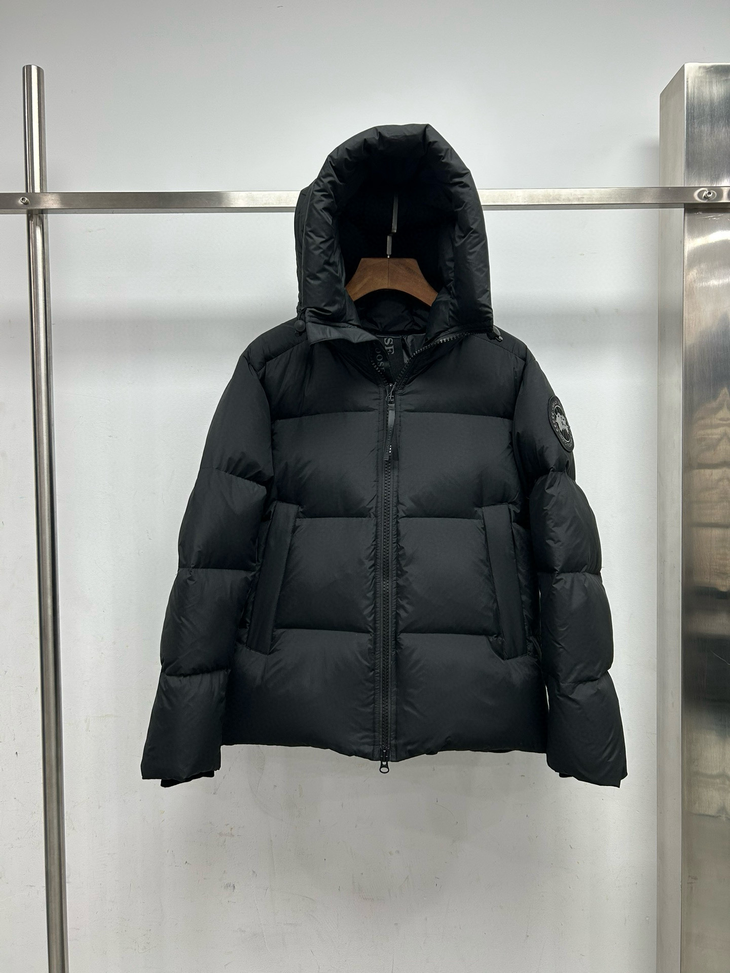 Canada Goose 크로프턴 퍼퍼 블랙 남녀공용 다운 패딩 1