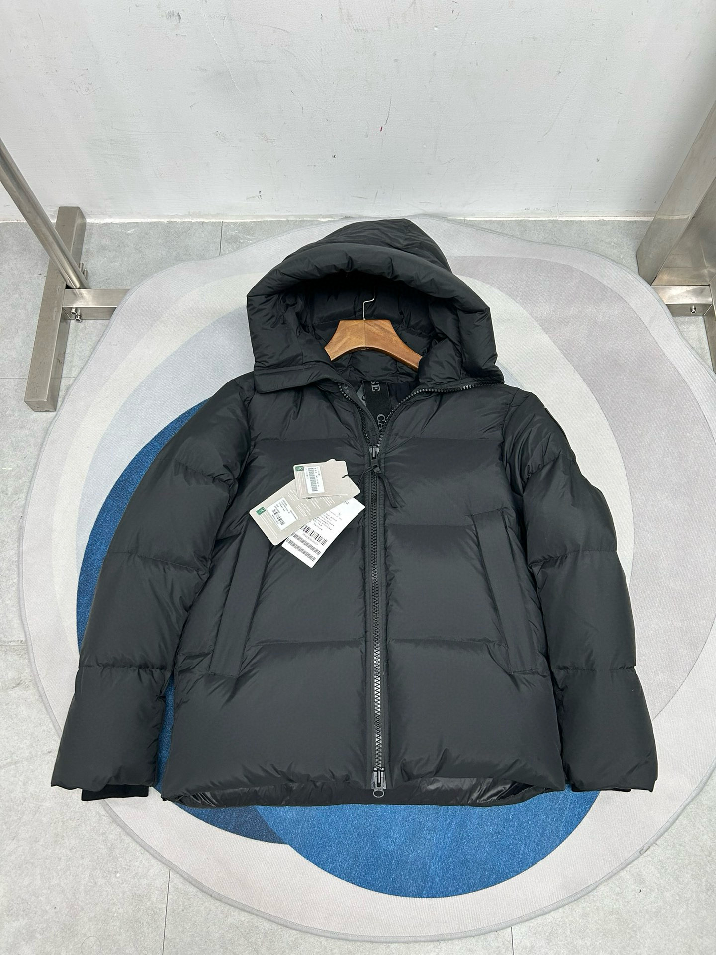 Canada Goose 크로프턴 퍼퍼 블랙 남녀공용 다운 패딩 3