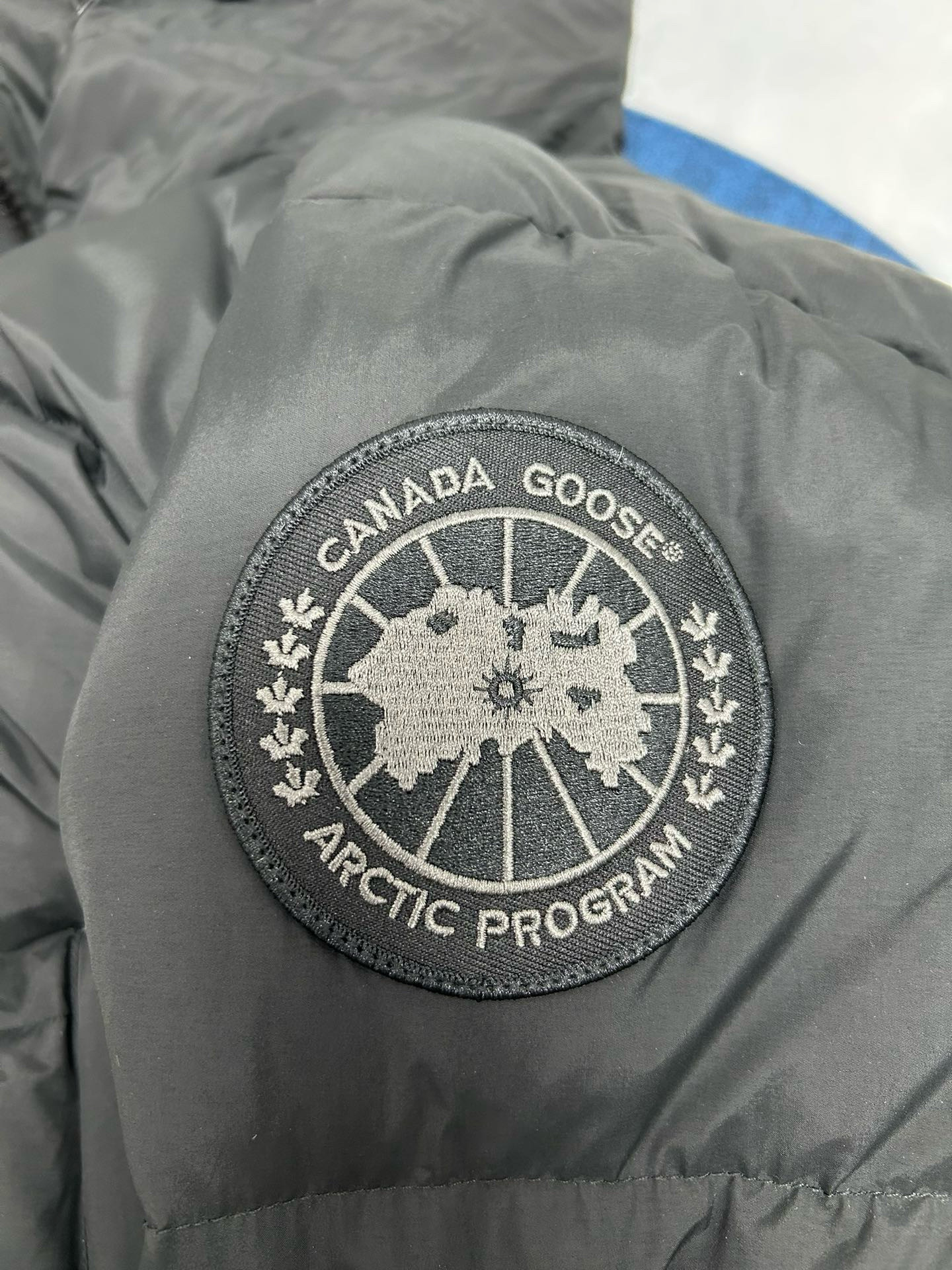 Canada Goose 크로프턴 퍼퍼 블랙 남녀공용 다운 패딩 7