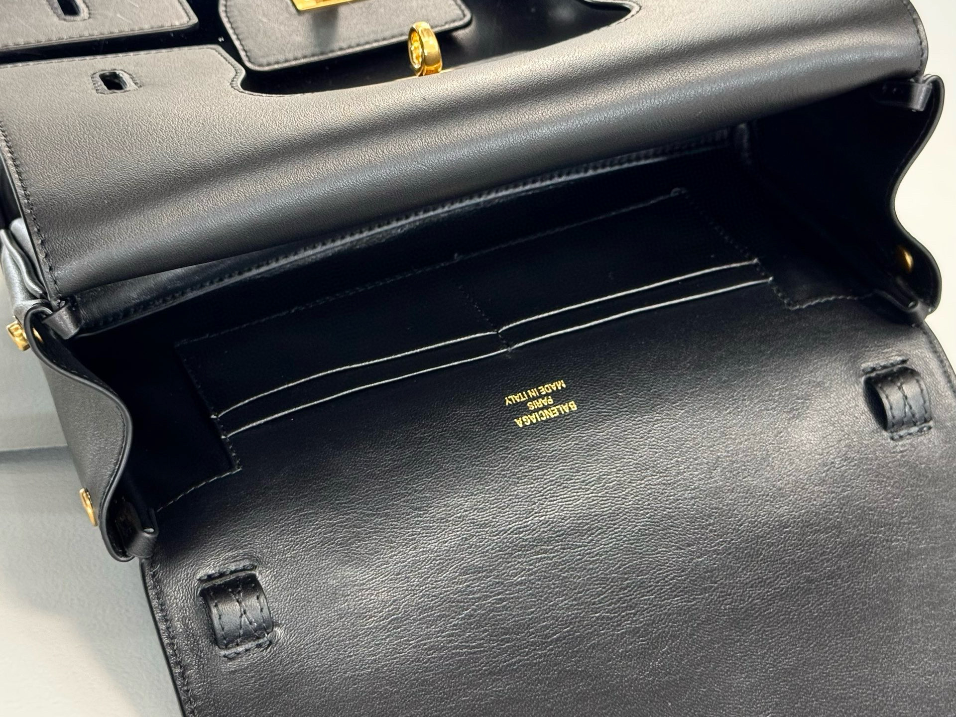 Balenciaga 발렌시아가 Bel Air 클러치 블랙 골드 9