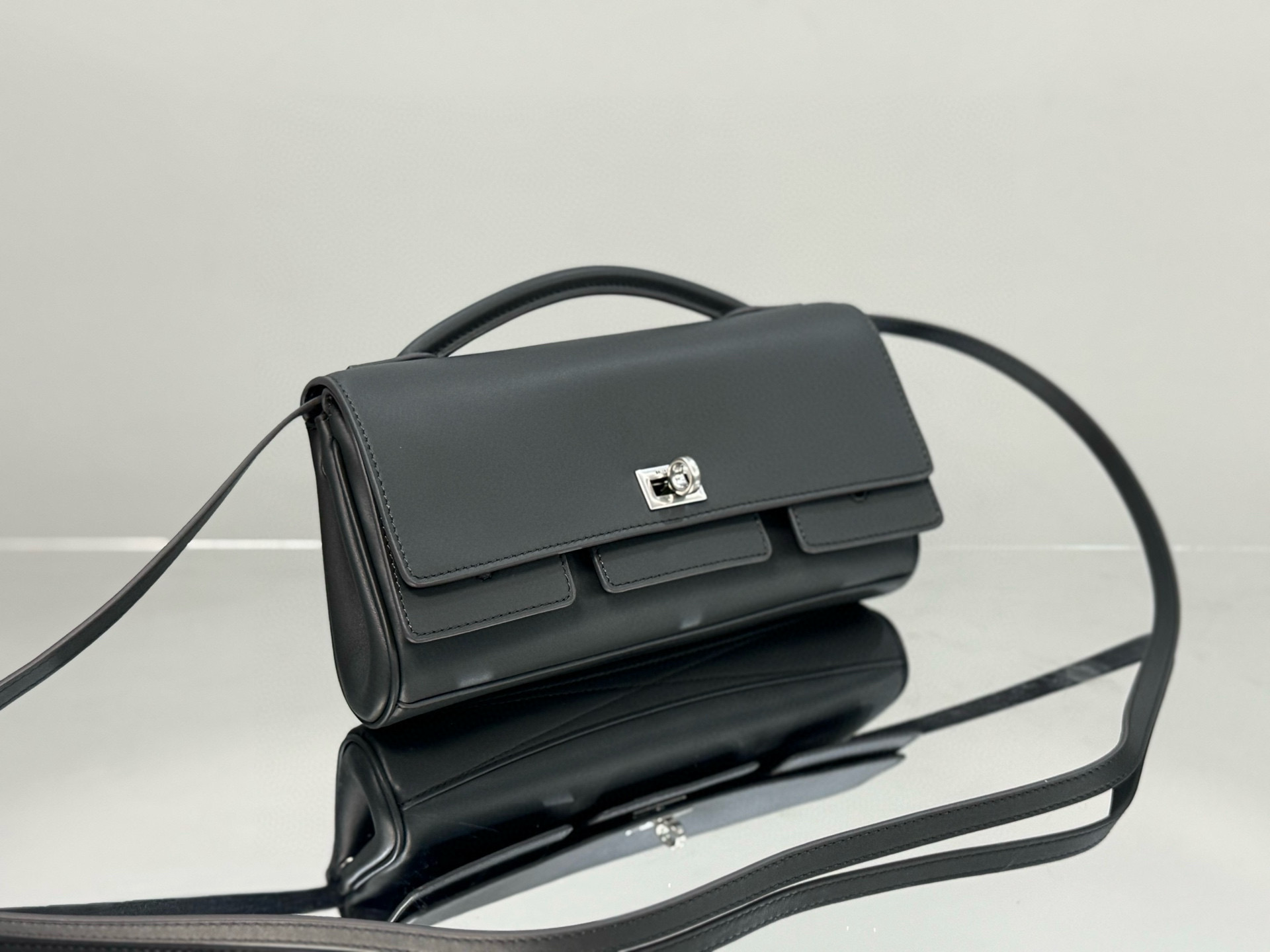 Balenciaga 발렌시아가 Bel Air 클러치 백 2