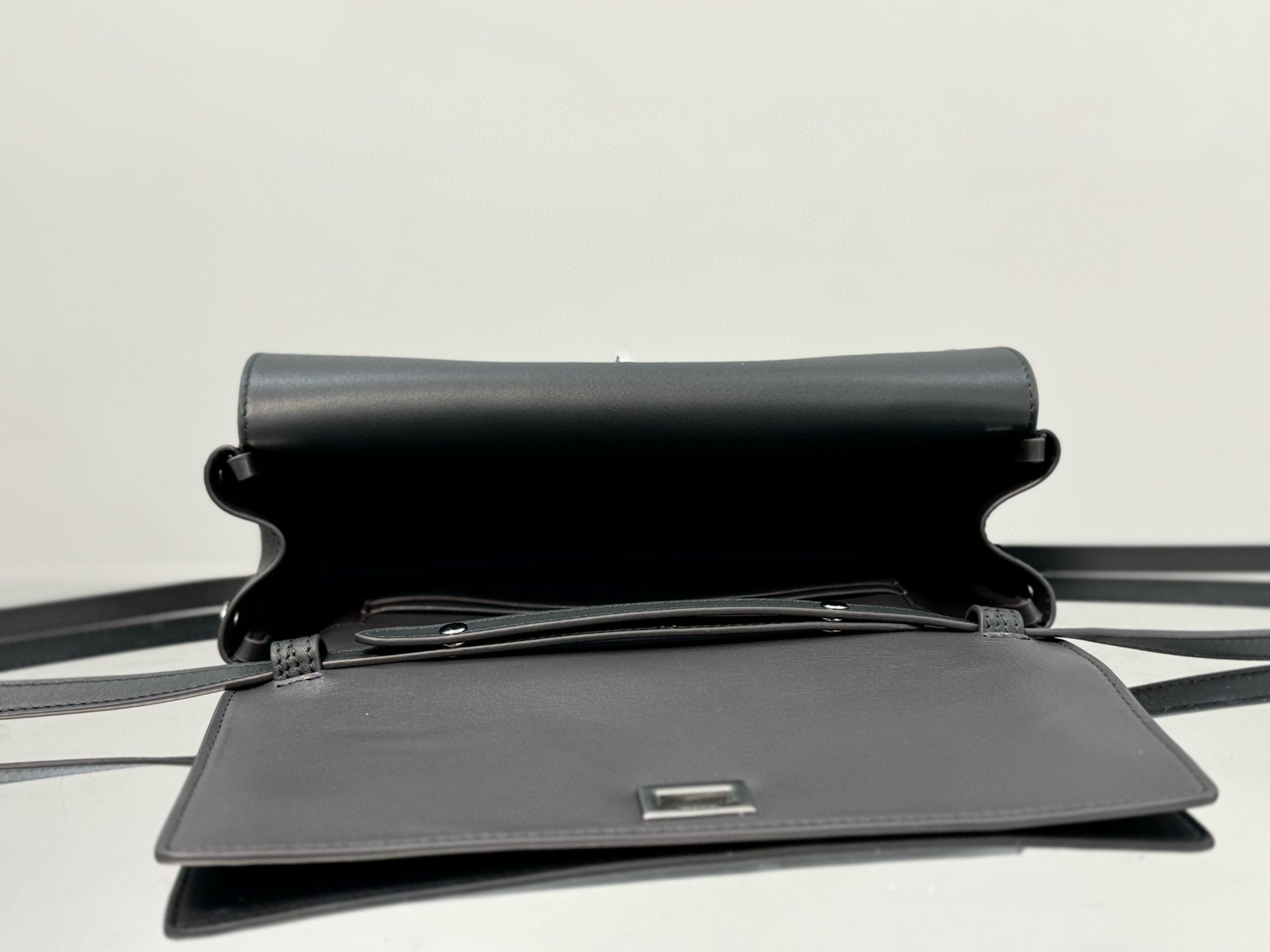 Balenciaga 발렌시아가 Bel Air 클러치 백 4