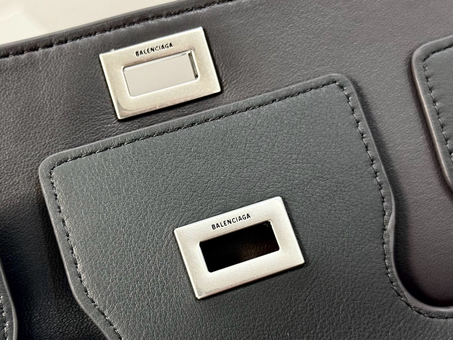 Balenciaga 발렌시아가 Bel Air 클러치 백 6