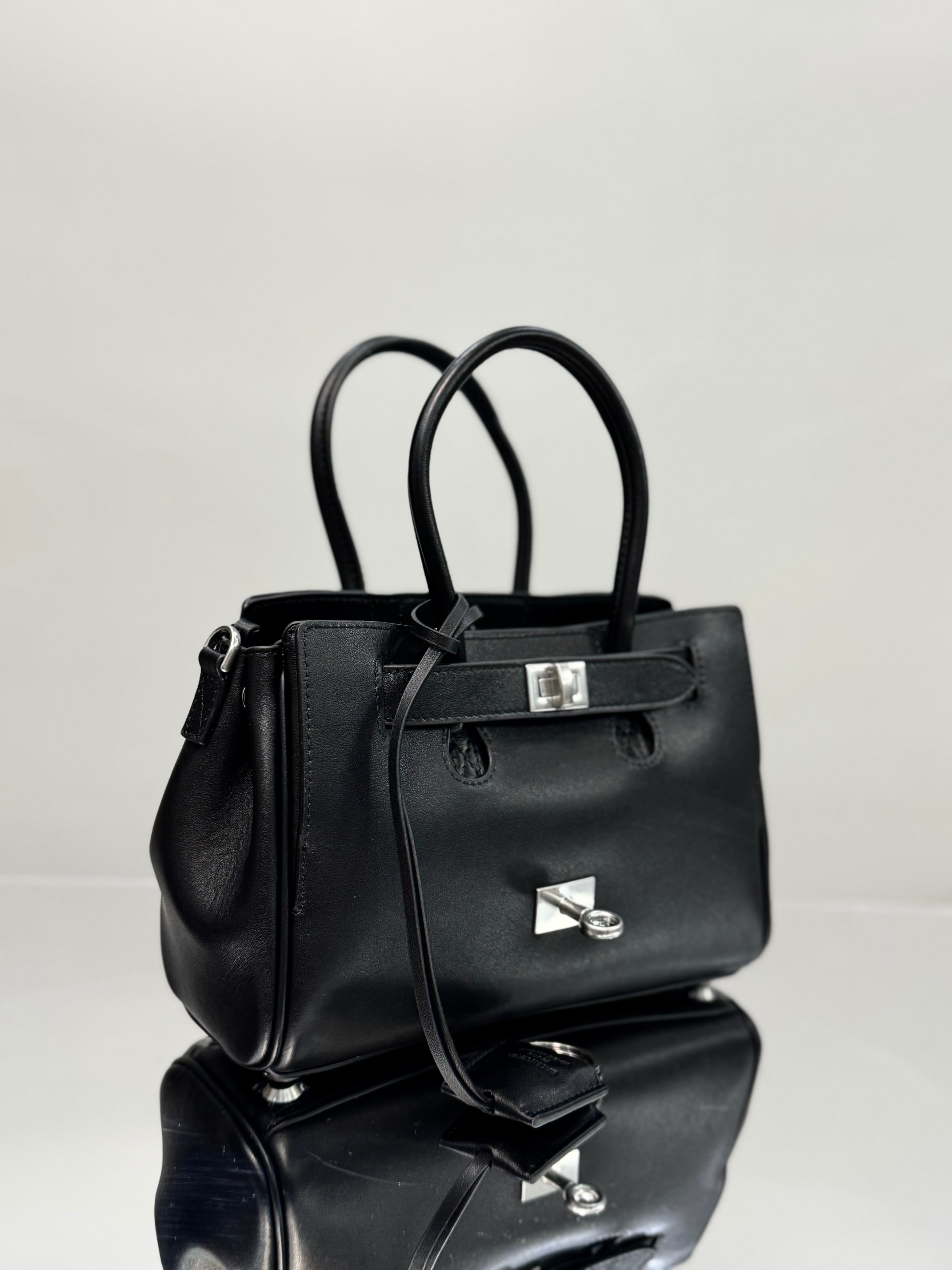 Balenciaga 발렌시아가 Bel Air 미니 블랙 골드 토트백 9