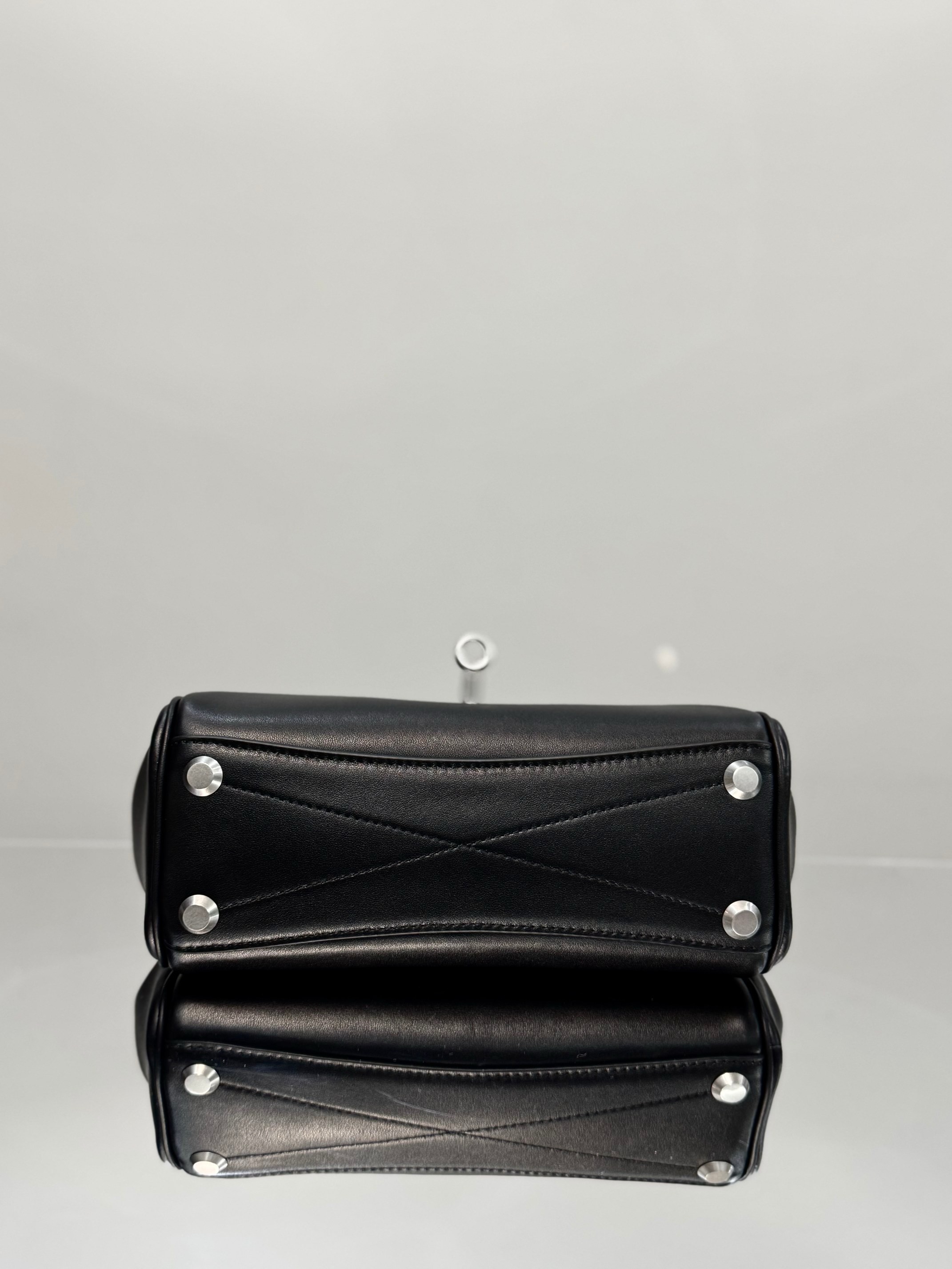 Balenciaga 발렌시아가 Bel Air 미니 블랙 골드 토트백 11