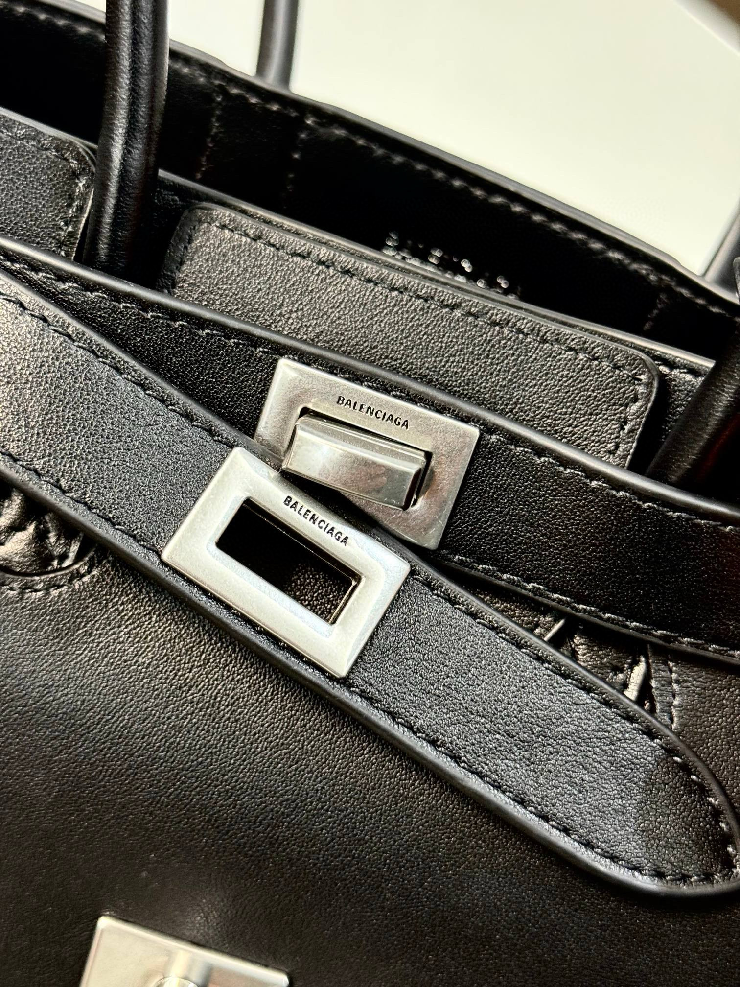 Balenciaga 발렌시아가 Bel Air 미니 블랙 골드 토트백 12