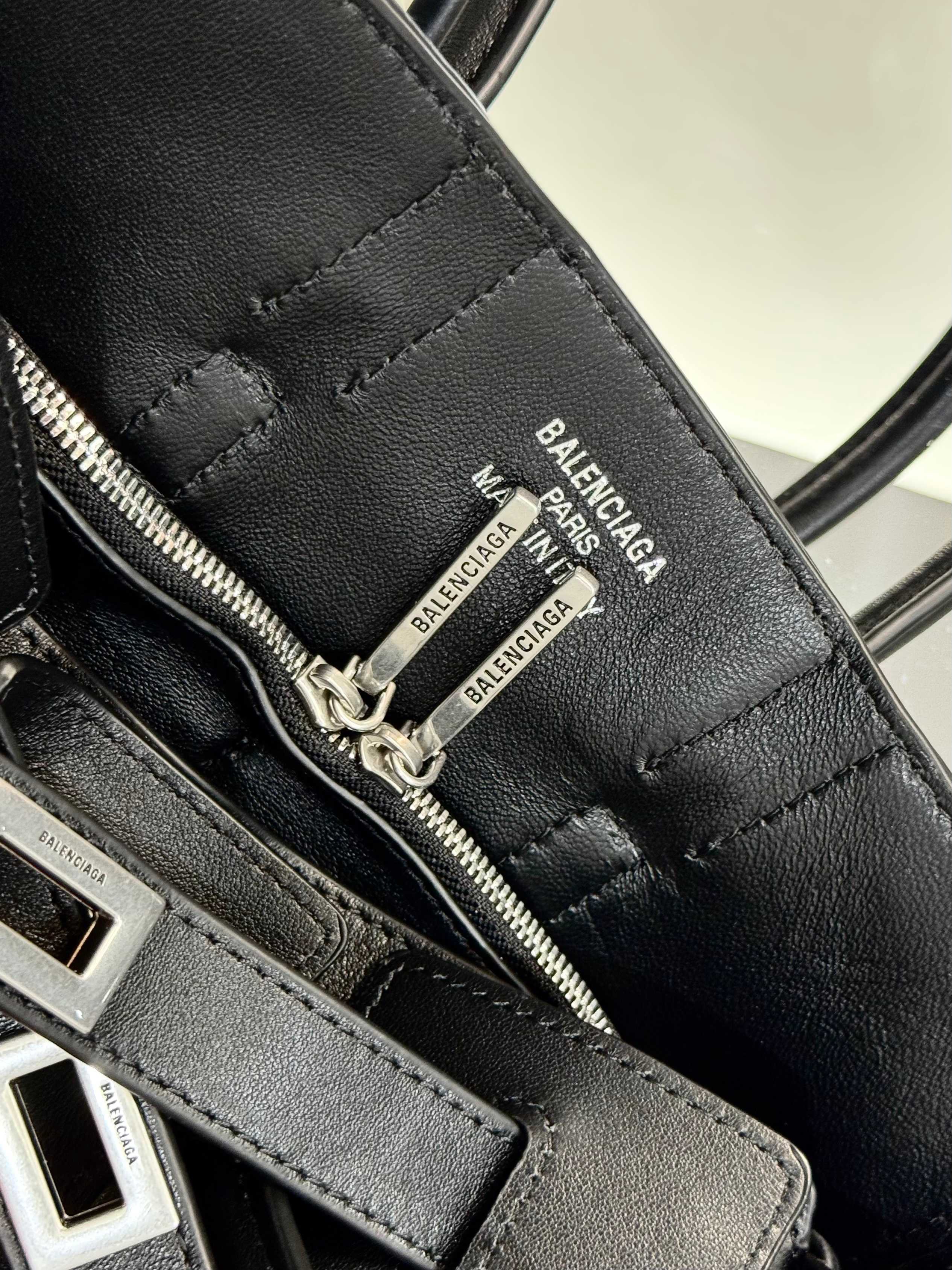 Balenciaga 발렌시아가 Bel Air 미니 블랙 골드 토트백 13