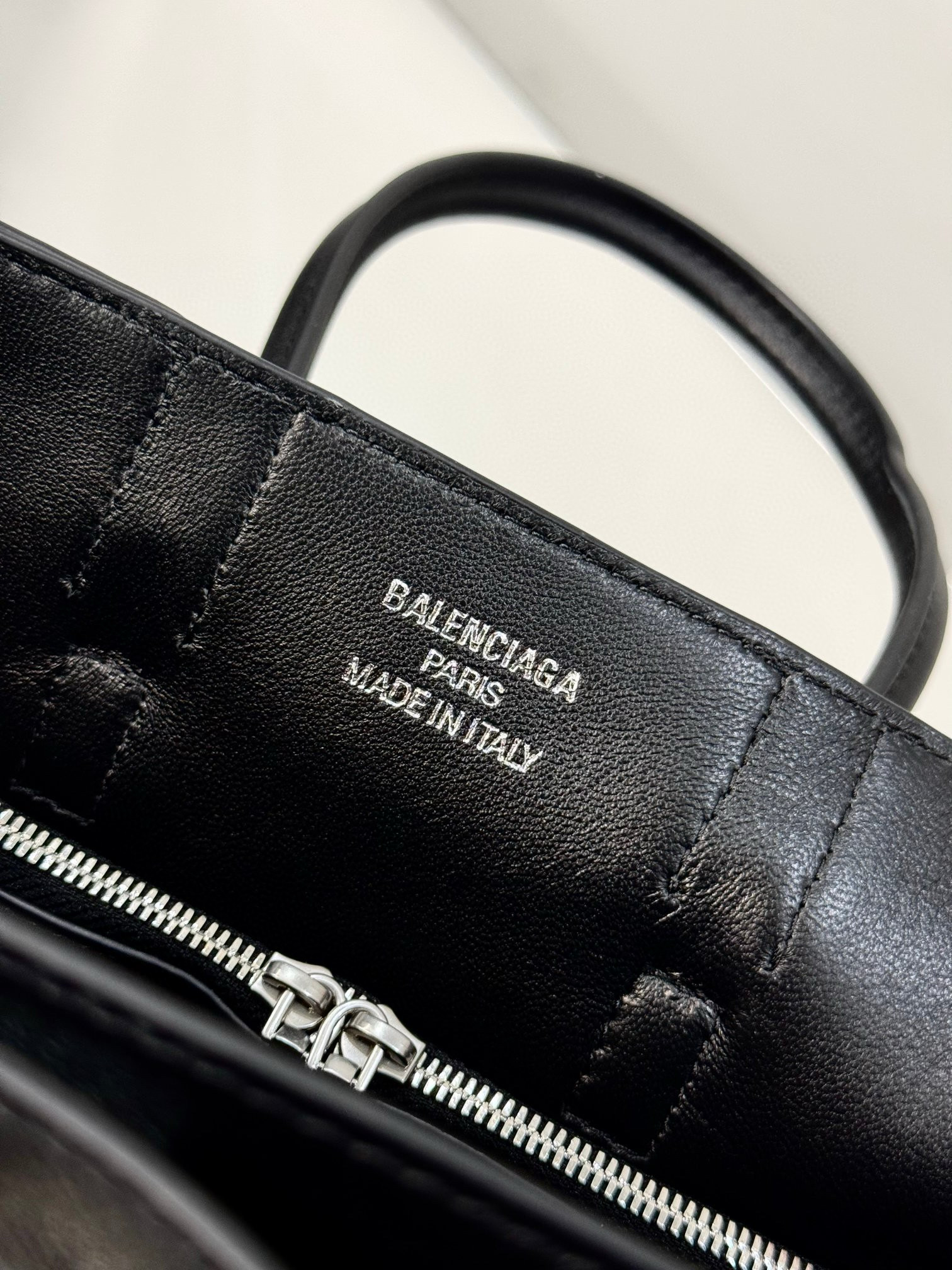 Balenciaga 발렌시아가 Bel Air 미니 블랙 골드 토트백 22