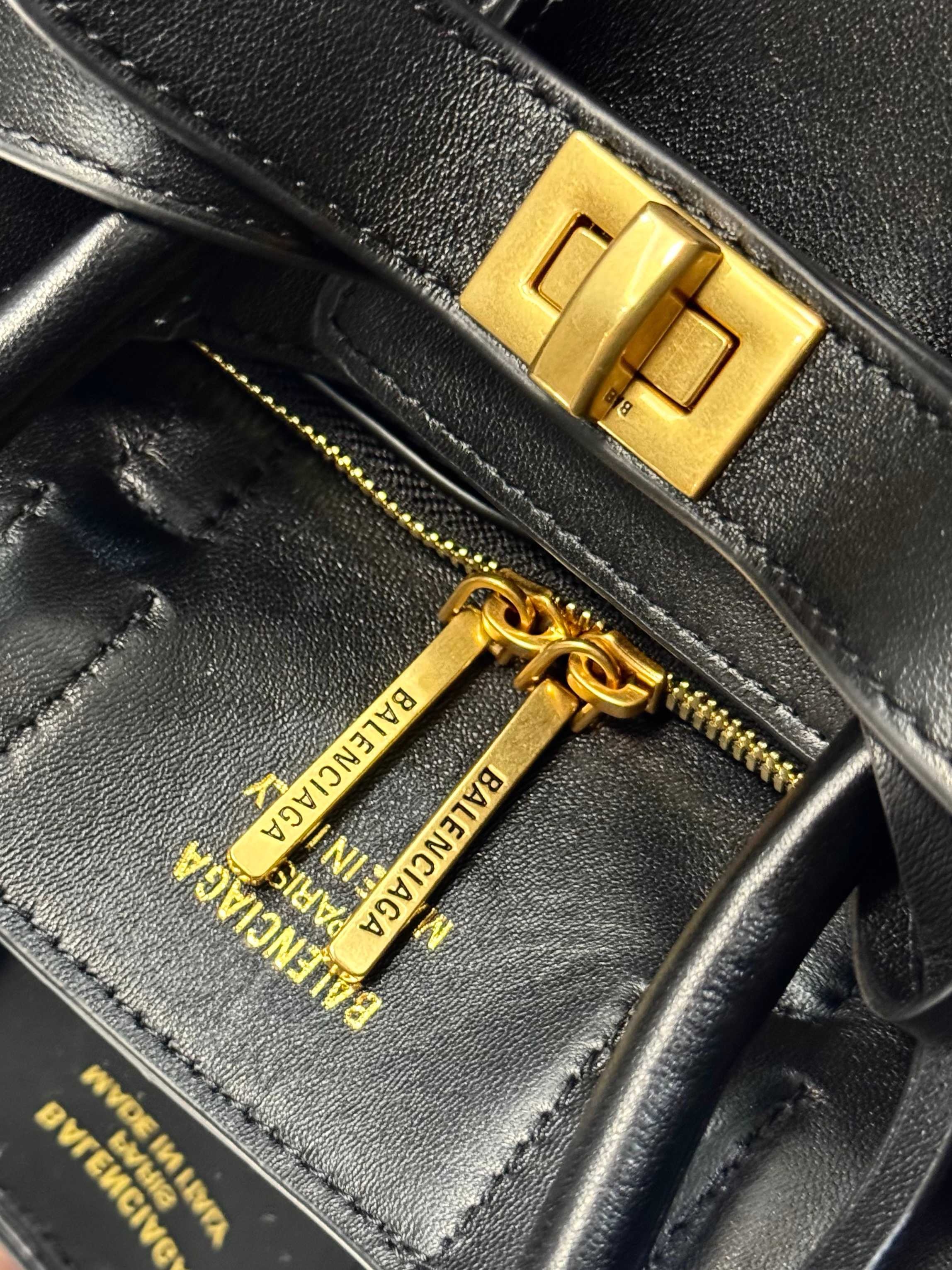 Balenciaga 발렌시아가 Bel Air 미니 블랙 골드 토트백 10