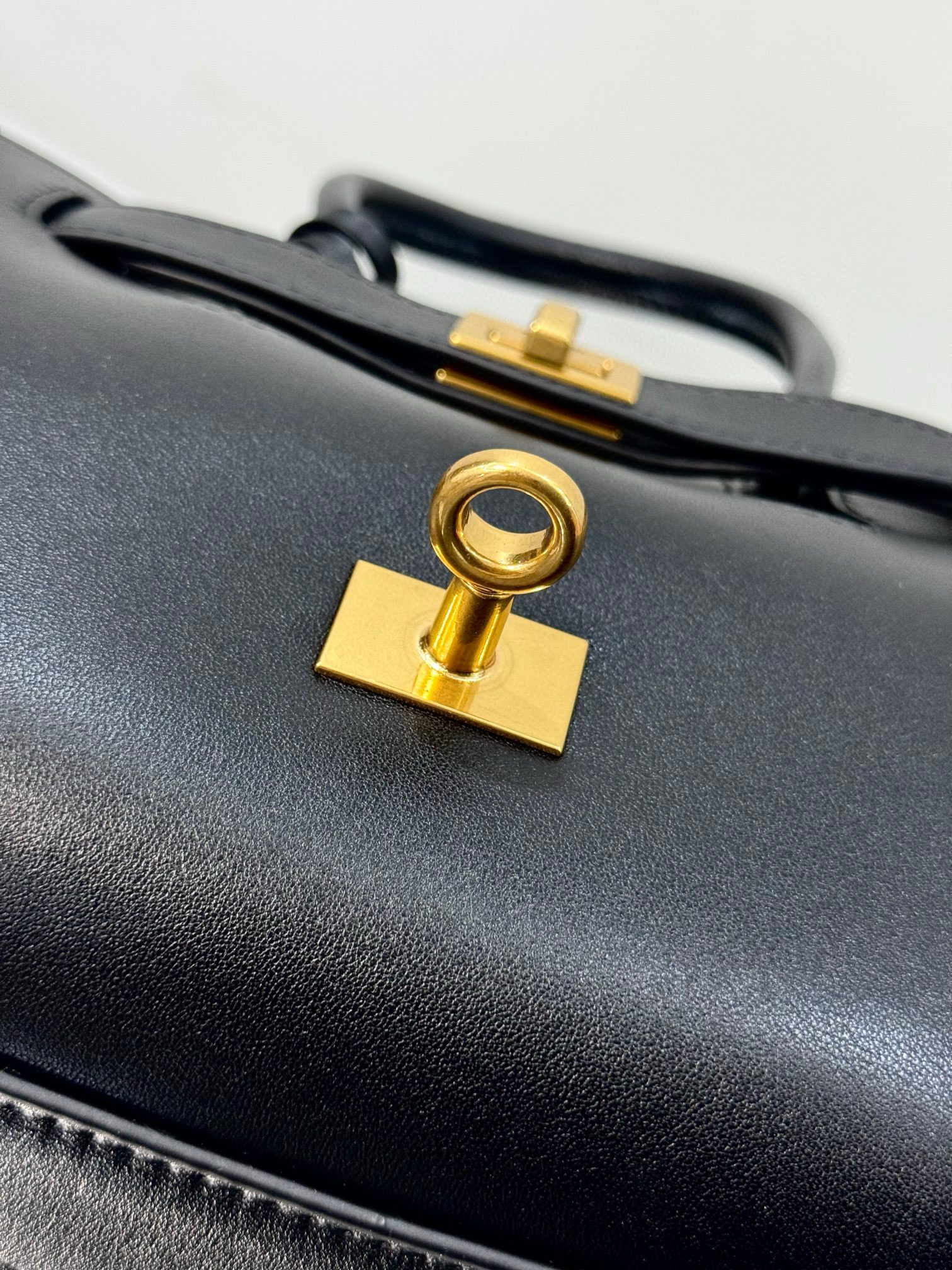 Balenciaga 발렌시아가 Bel Air 미니 블랙 골드 토트백 12