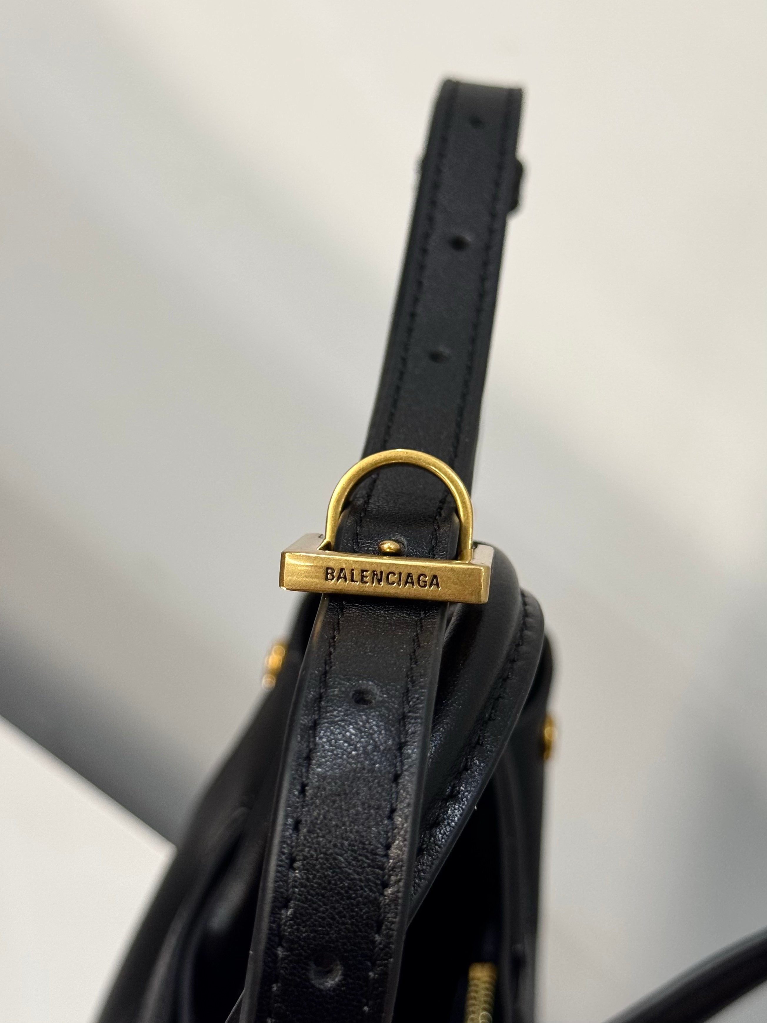 Balenciaga 발렌시아가 Bel Air 미니 블랙 골드 토트백 14