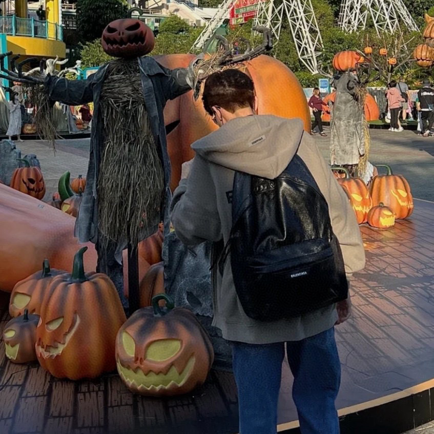 Balenciaga 발렌시아가 Explorer 시리즈 블랙 오일드 레더 백팩 5