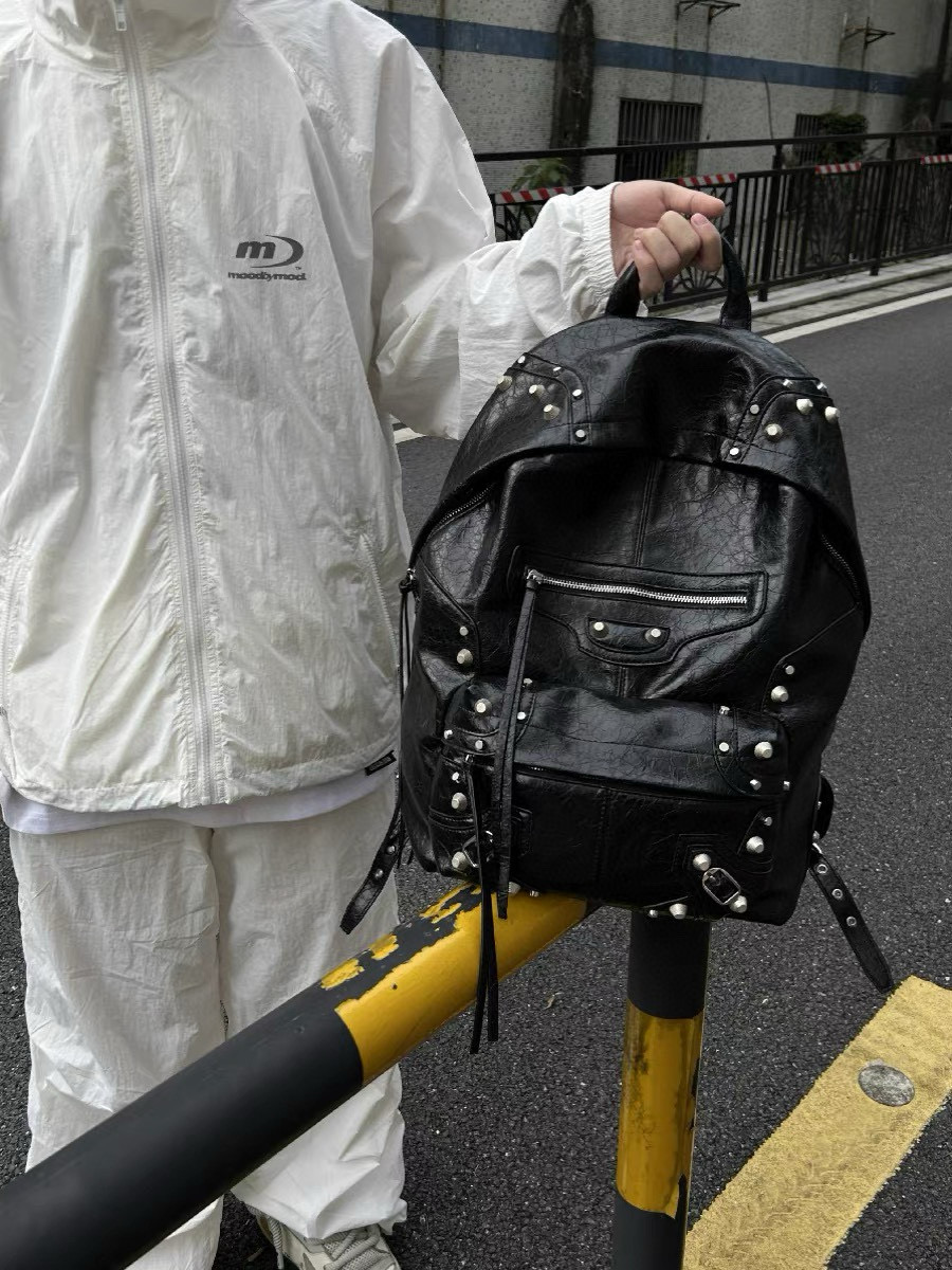 Balenciaga Le Cagole 발렌시아가 르 카골 스터드 레더 백팩 3