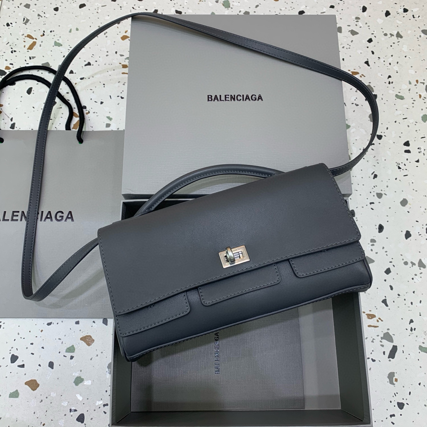 BALENCIAGA 발렌시아가 벨에어 벨 에어 클러치 플랩 백 1