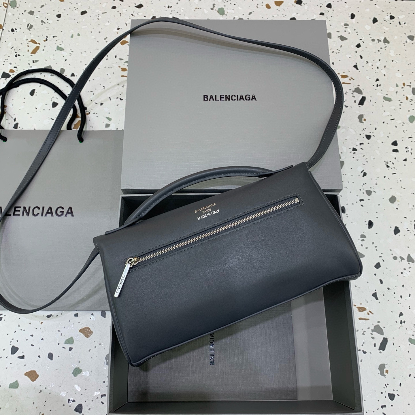 BALENCIAGA 발렌시아가 벨에어 벨 에어 클러치 플랩 백 2