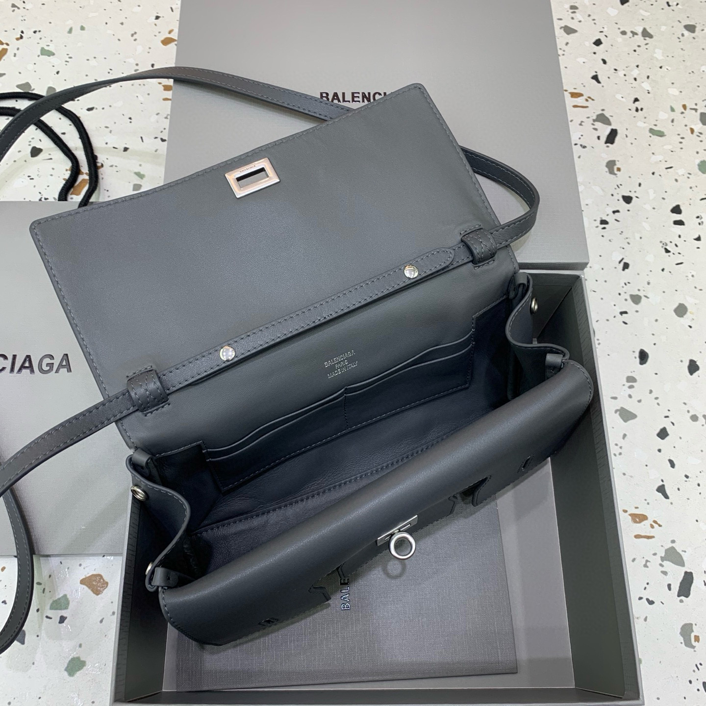 BALENCIAGA 발렌시아가 벨에어 벨 에어 클러치 플랩 백 6