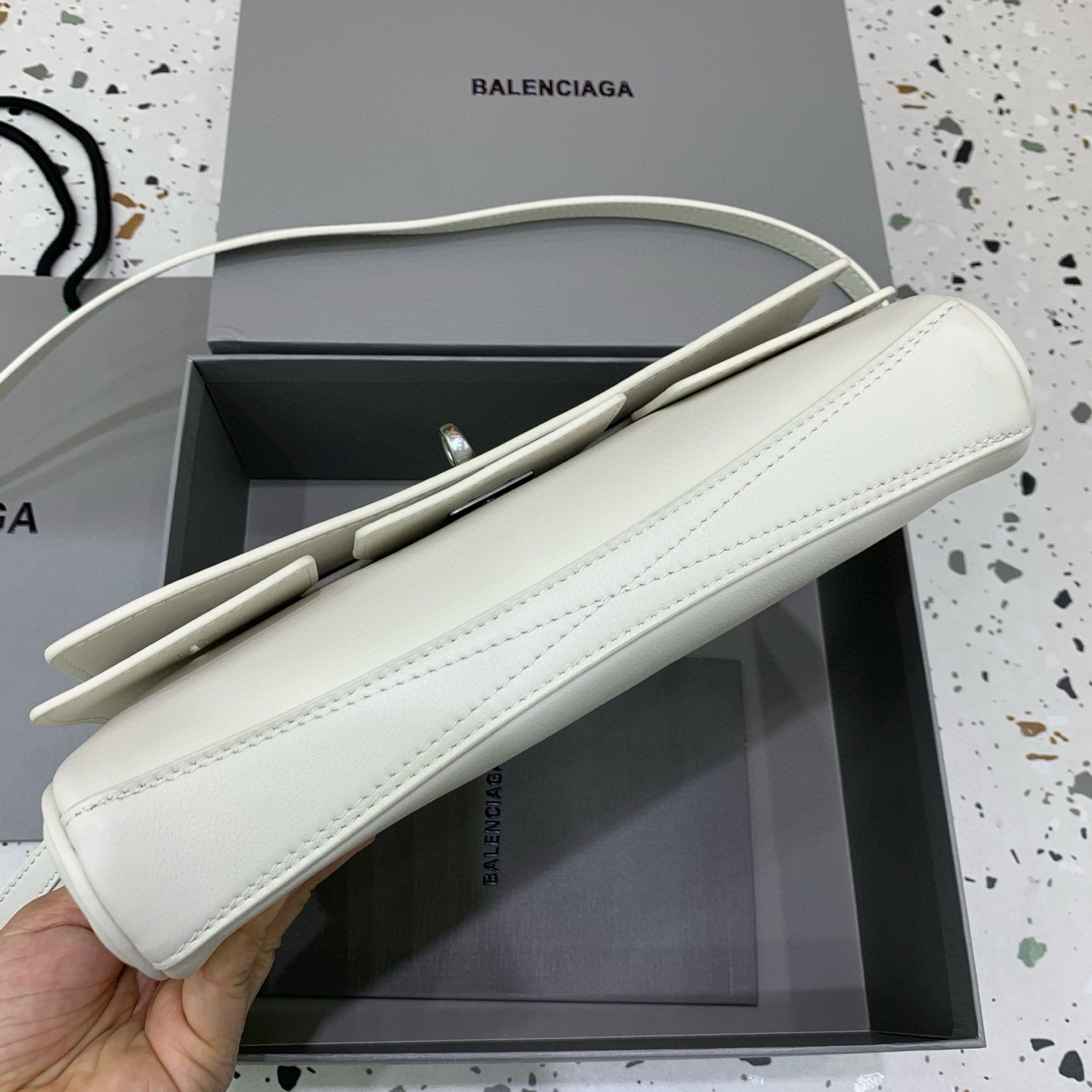 Balenciaga 발렌시아가 Bel Air 클러치 플랩 핸드백 (아이보리) 4