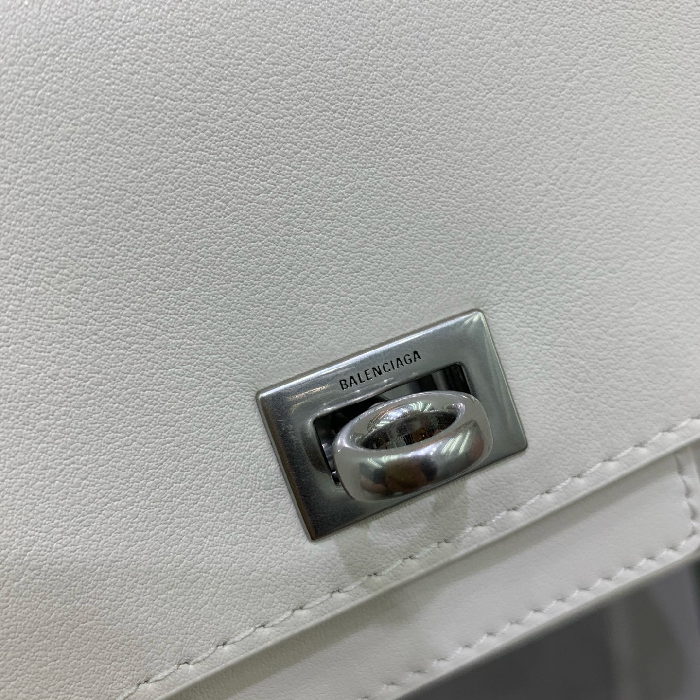 Balenciaga 발렌시아가 Bel Air 클러치 플랩 핸드백 (아이보리) 5