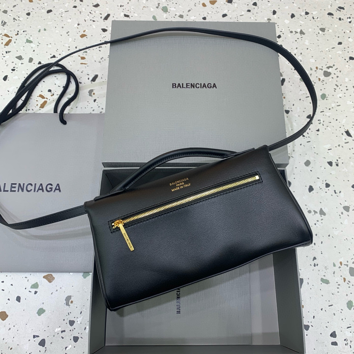 BALENCIAGA 발렌시아가 벨에어 클러치 플랩 숄더백 (블랙) 2