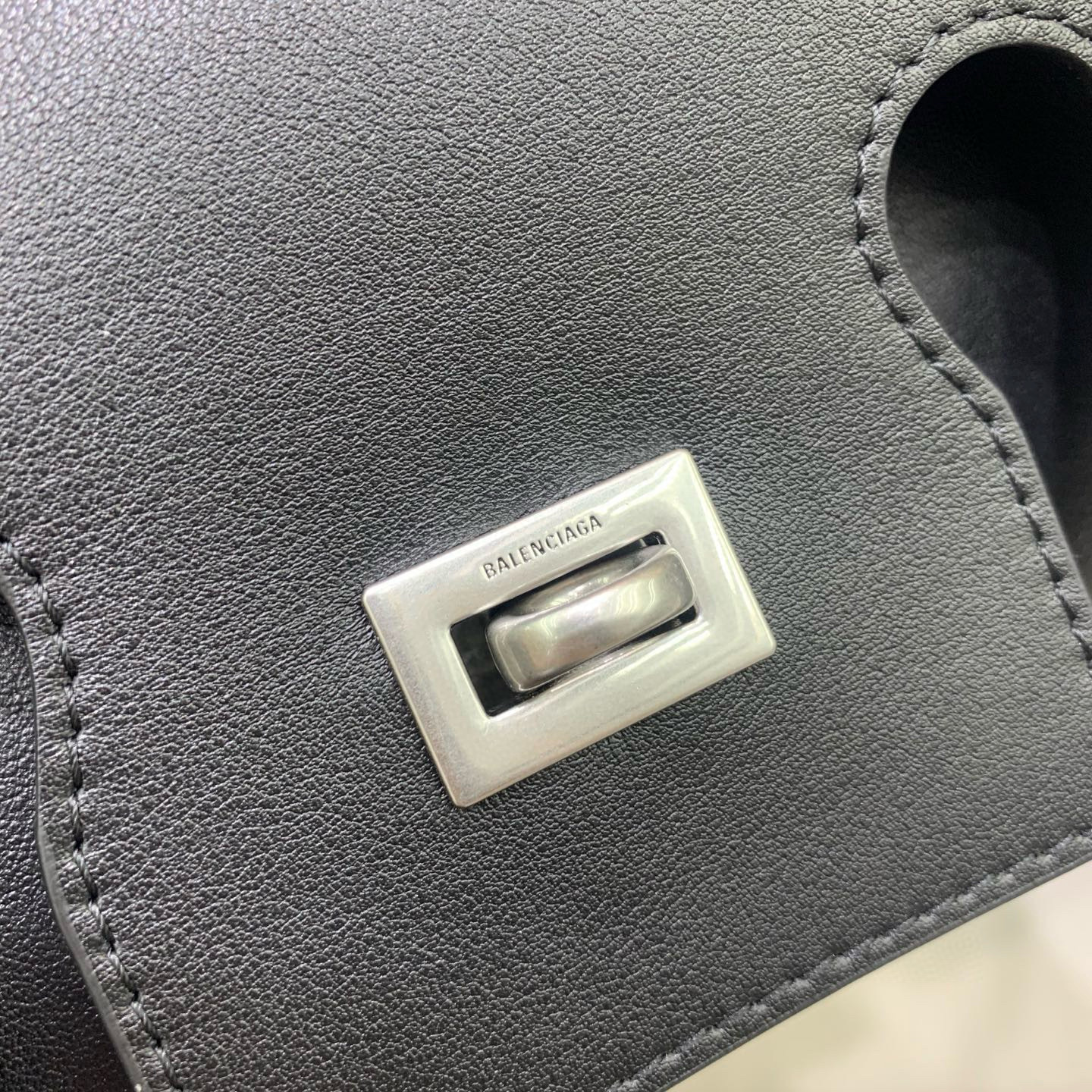 BALENCIAGA 발렌시아가 벨에어 벨 에어 클러치 플랩 백 5