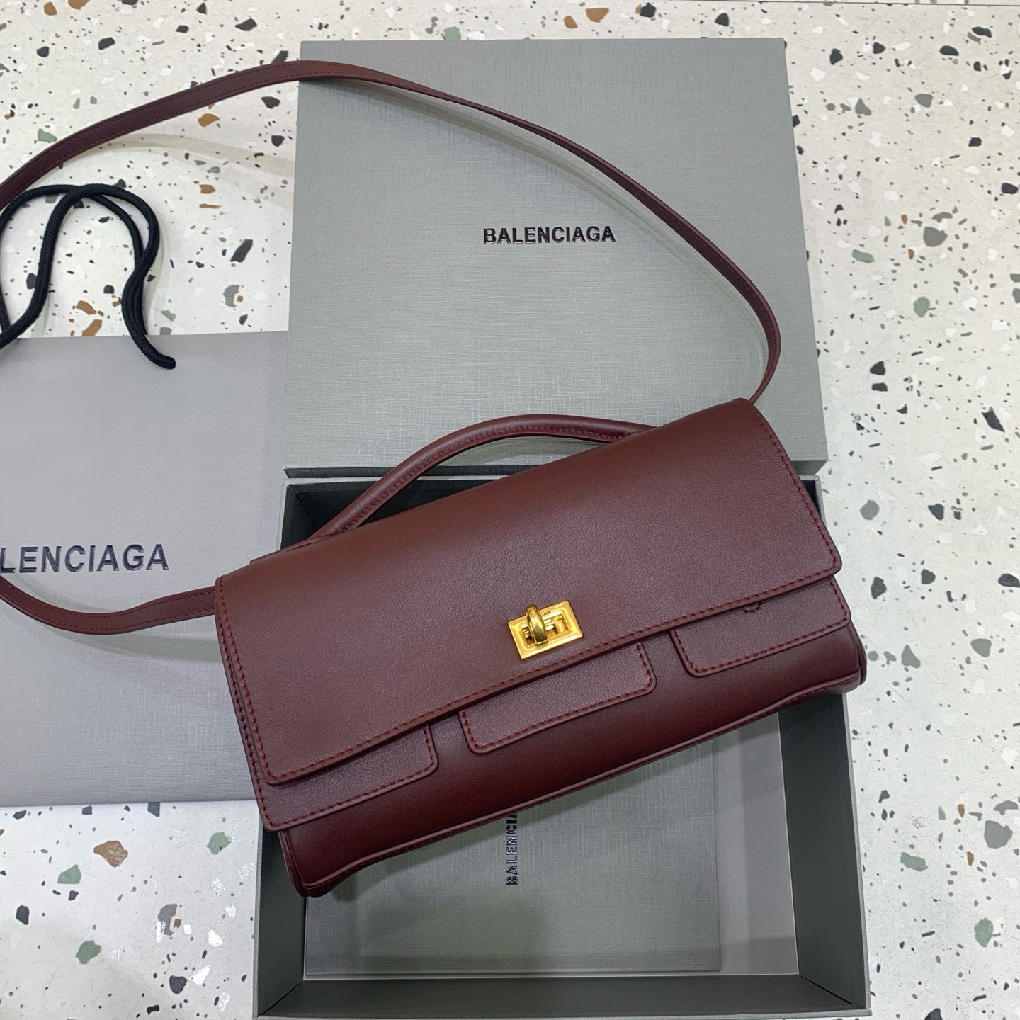 BALENCIAGA 발렌시아가 벨에어 벨 에어 클러치 버건디 크로스백 1