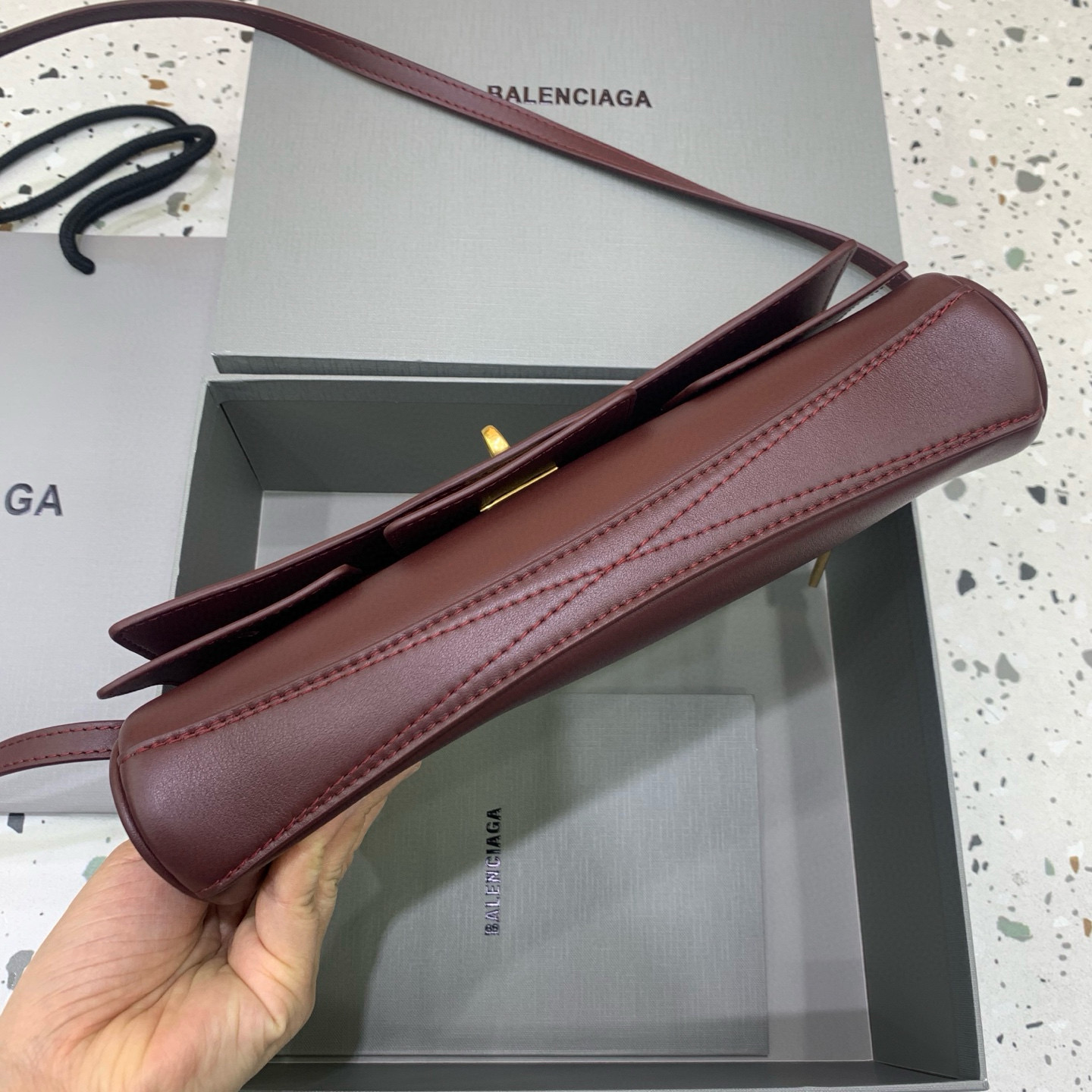 BALENCIAGA 발렌시아가 벨에어 벨 에어 클러치 버건디 크로스백 4