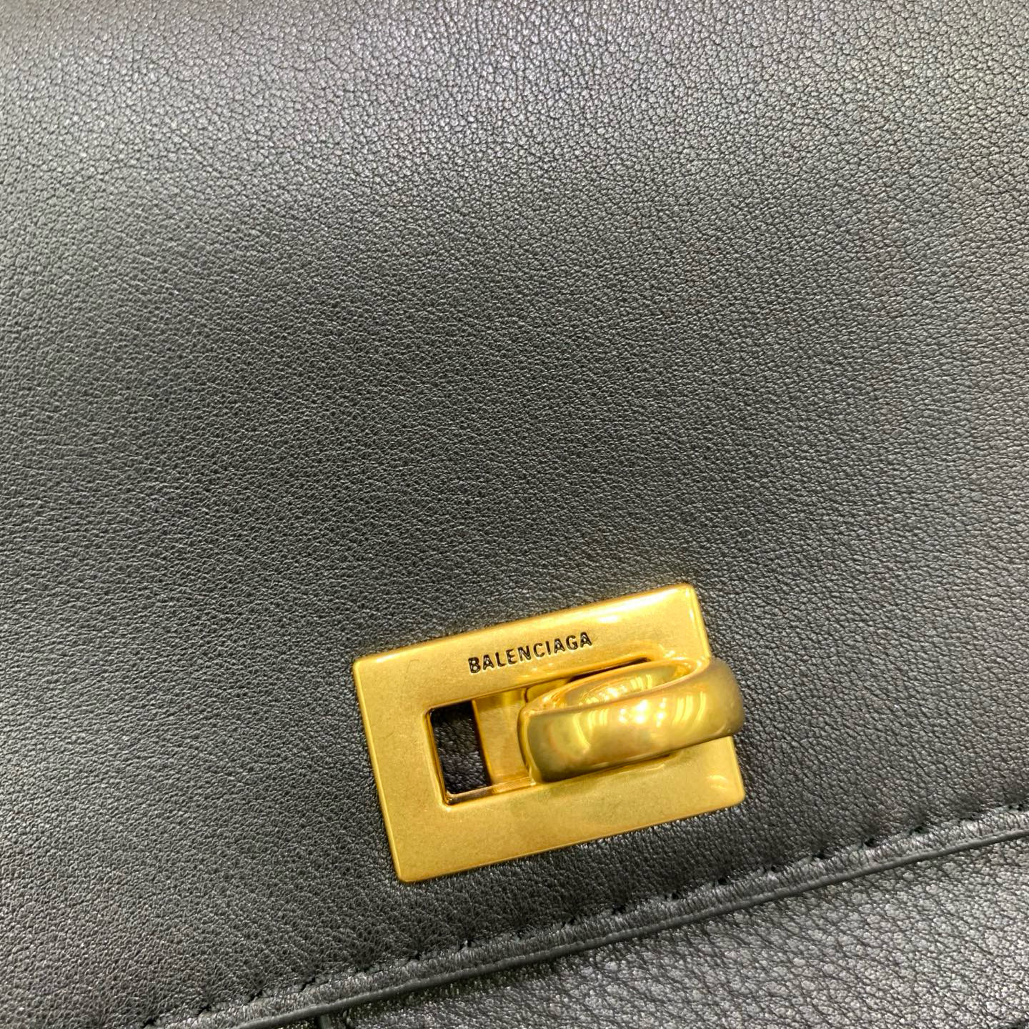 BALENCIAGA 발렌시아가 벨에어 플랩 숄더백 8