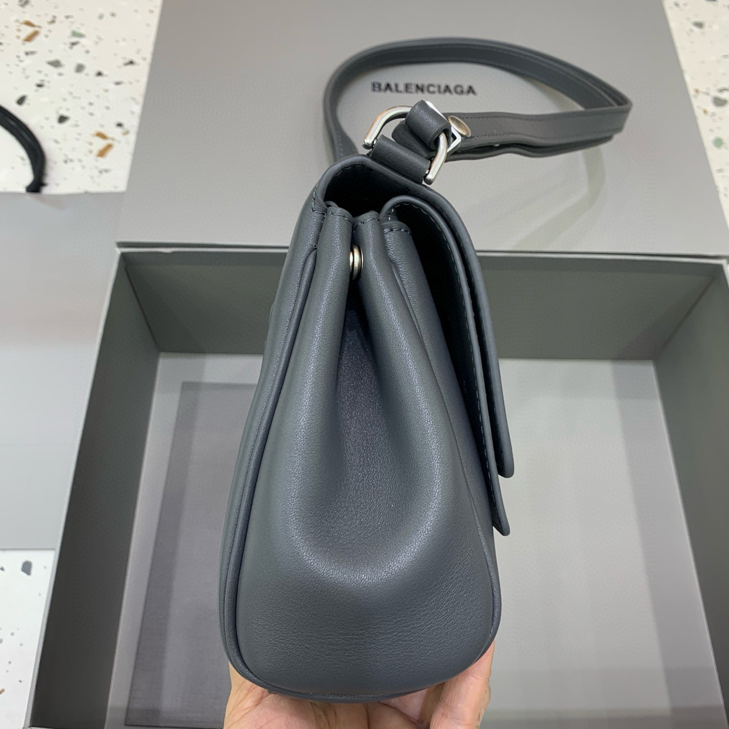 BALENCIAGA 발렌시아가 벨에어 플랩 숄더백 6