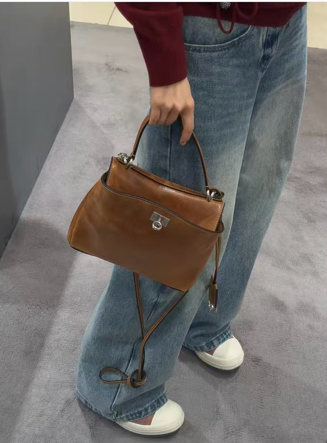 Balenciaga Rodeo Mini 발렌시아가 로데오 미니 토트백 2