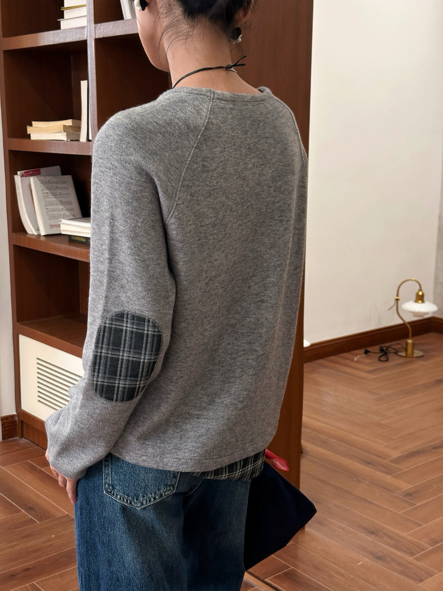 A+ 실버 울 블렌드 체크 레이어드 그레이 티셔츠 2