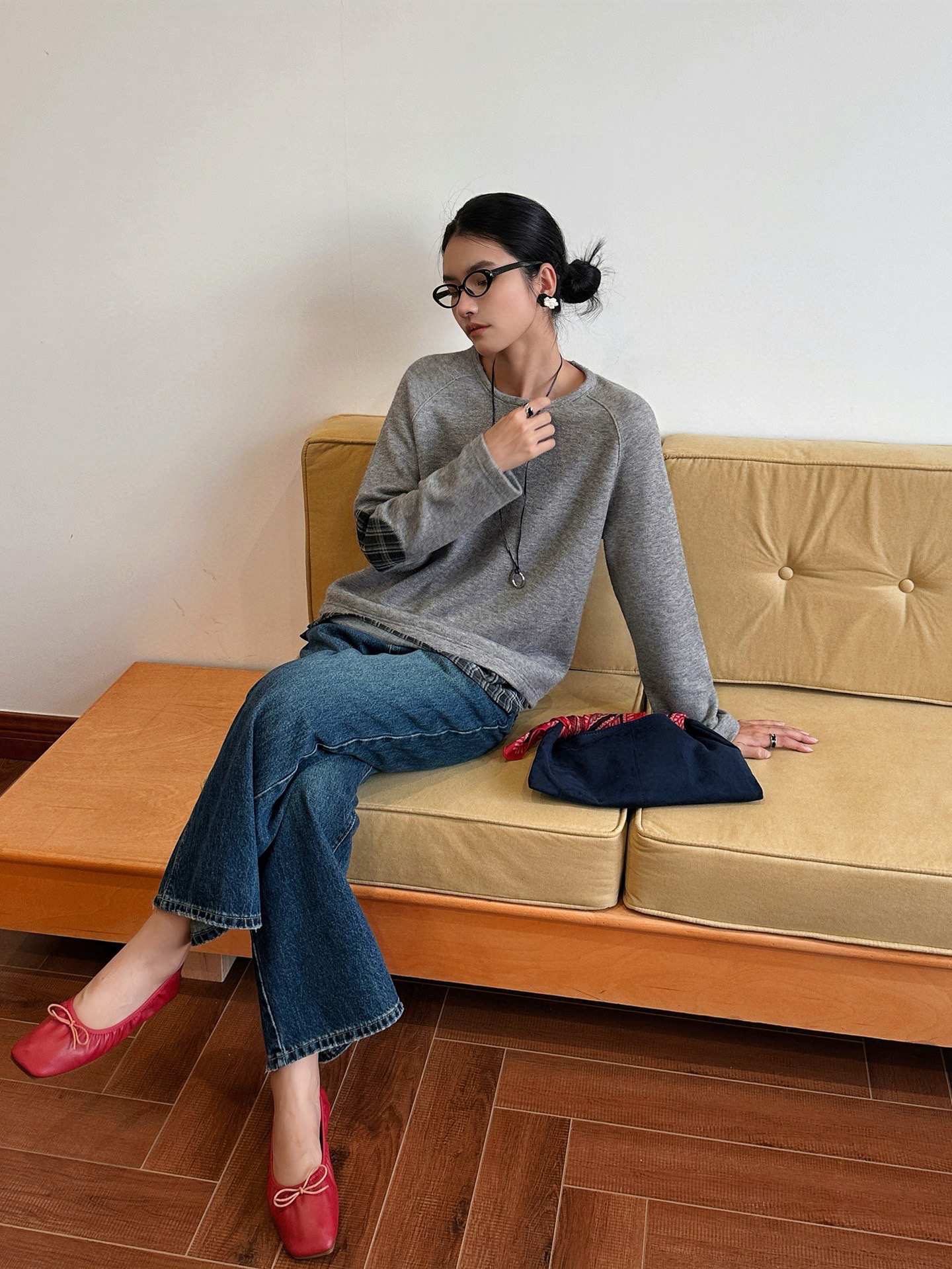 A+ 실버 울 블렌드 체크 레이어드 그레이 티셔츠 4