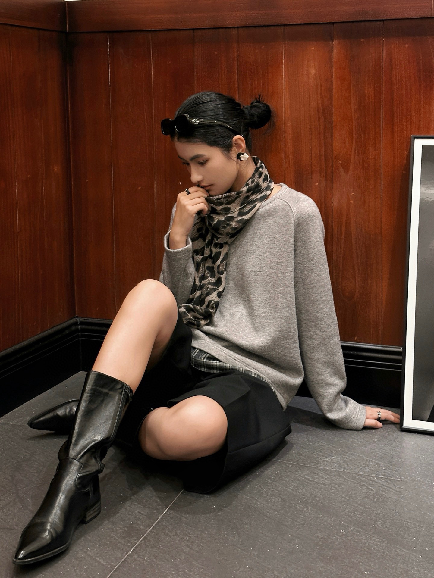 A+ 실버 울 블렌드 체크 레이어드 그레이 티셔츠 7