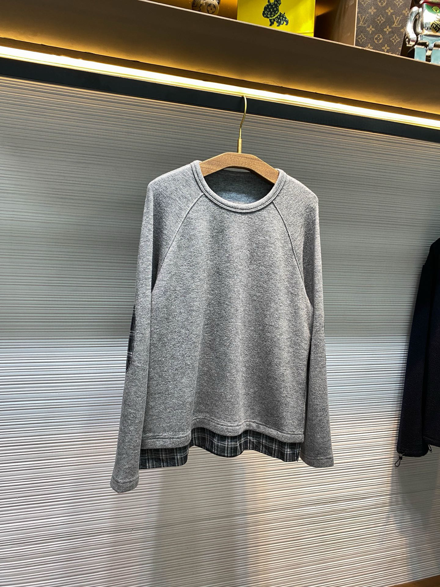 A+ 실버 울 블렌드 체크 레이어드 그레이 티셔츠 11