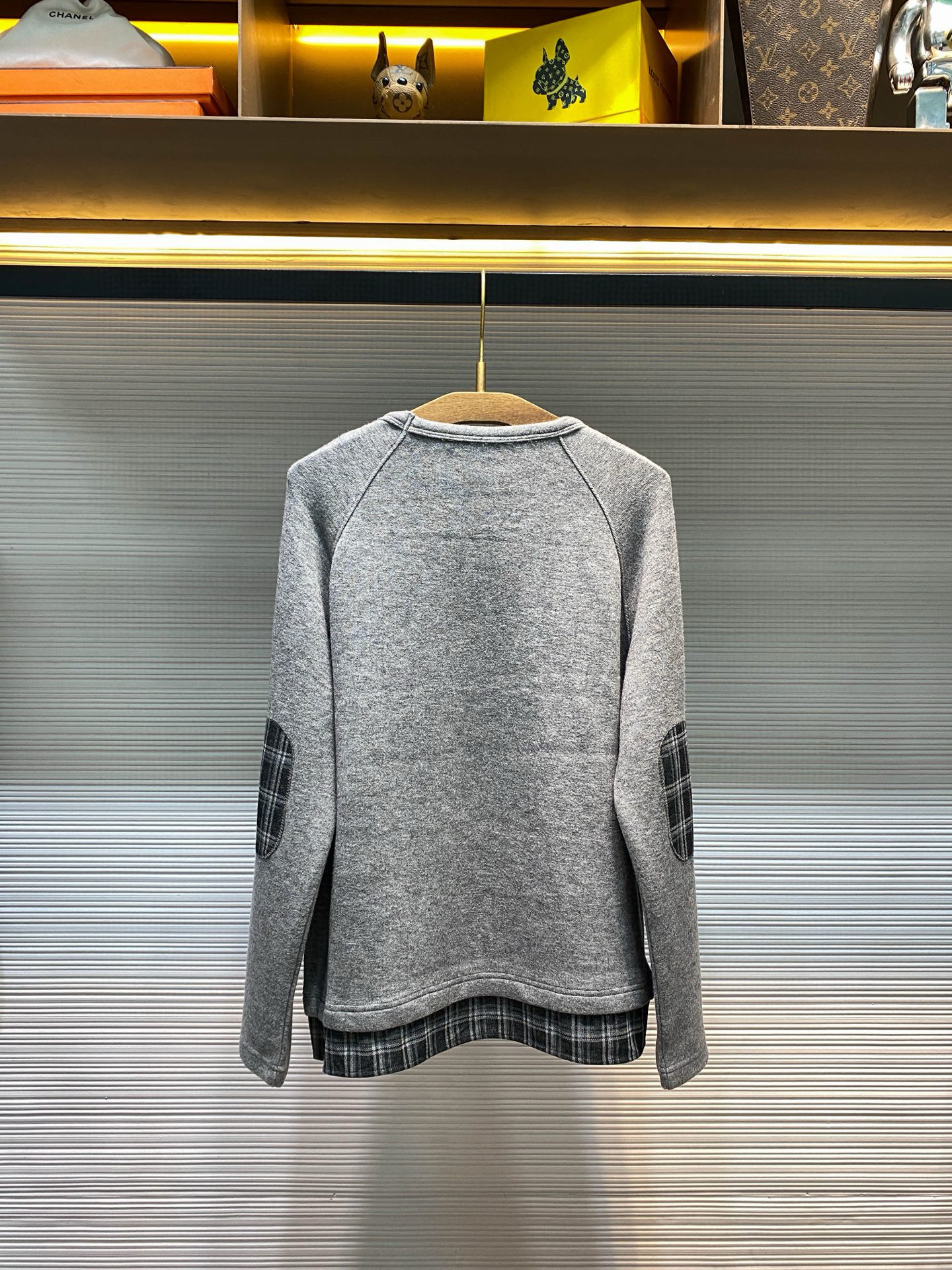 A+ 실버 울 블렌드 체크 레이어드 그레이 티셔츠 15