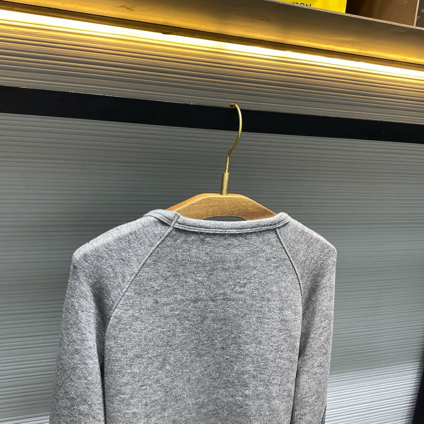 A+ 실버 울 블렌드 체크 레이어드 그레이 티셔츠 16