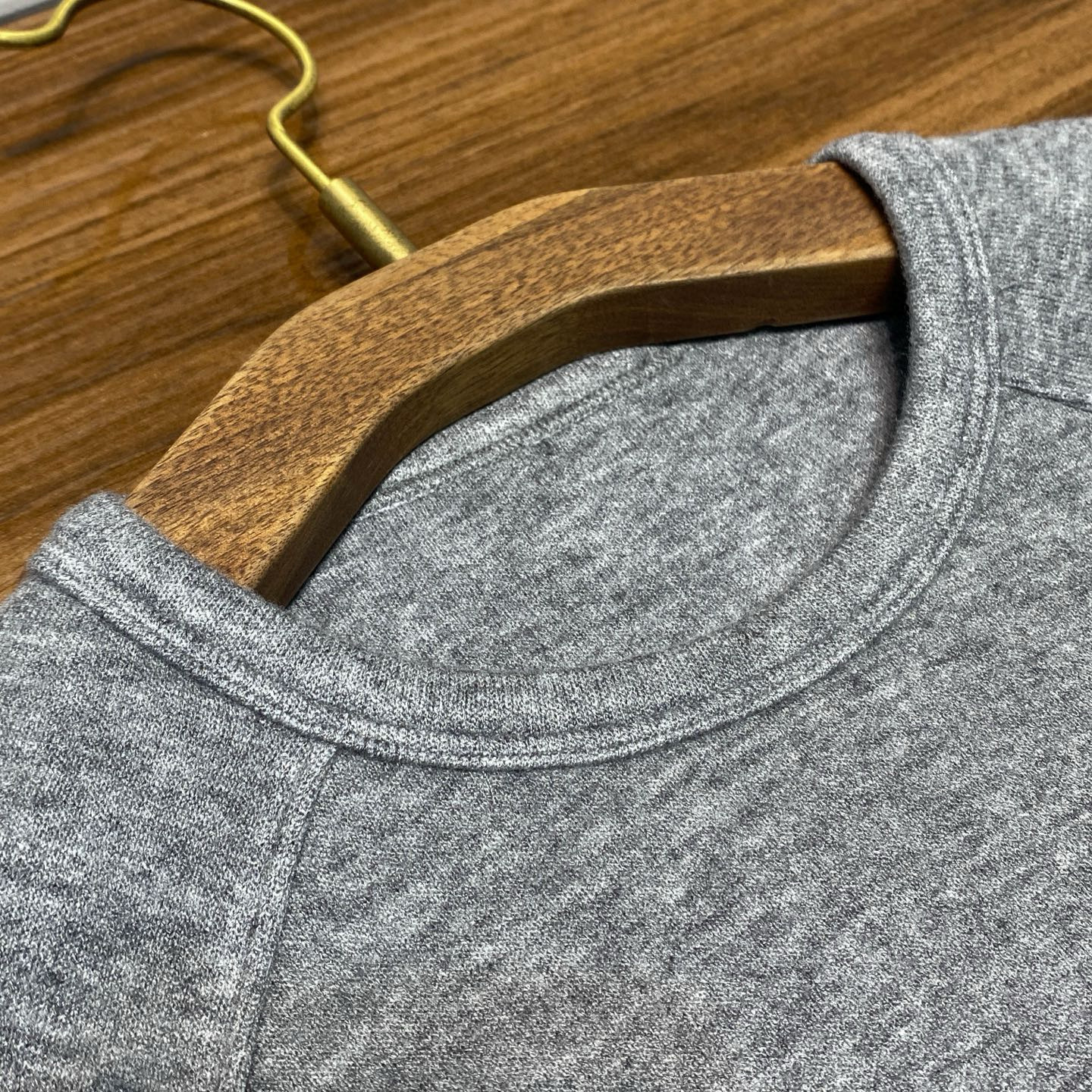 A+ 실버 울 블렌드 체크 레이어드 그레이 티셔츠 19