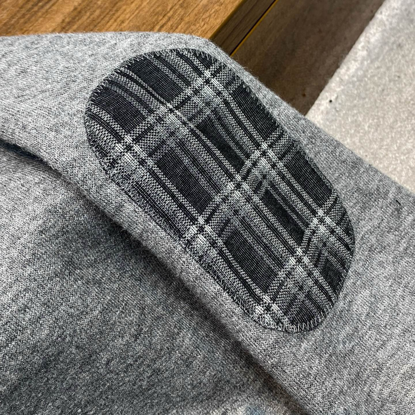 A+ 실버 울 블렌드 체크 레이어드 그레이 티셔츠 20